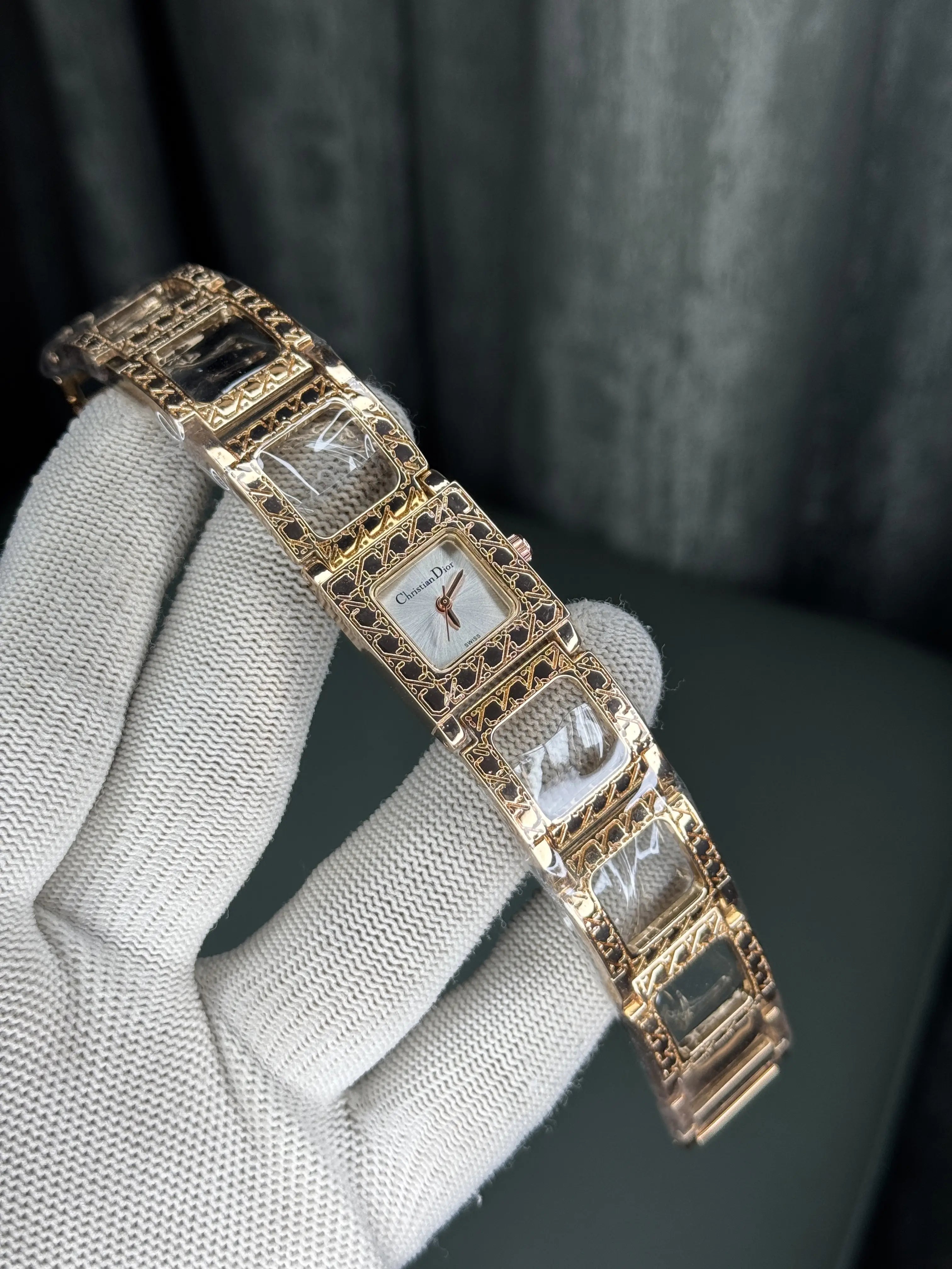 Dio r Copper White Bracelet Premium Ladies Watch Secondary image