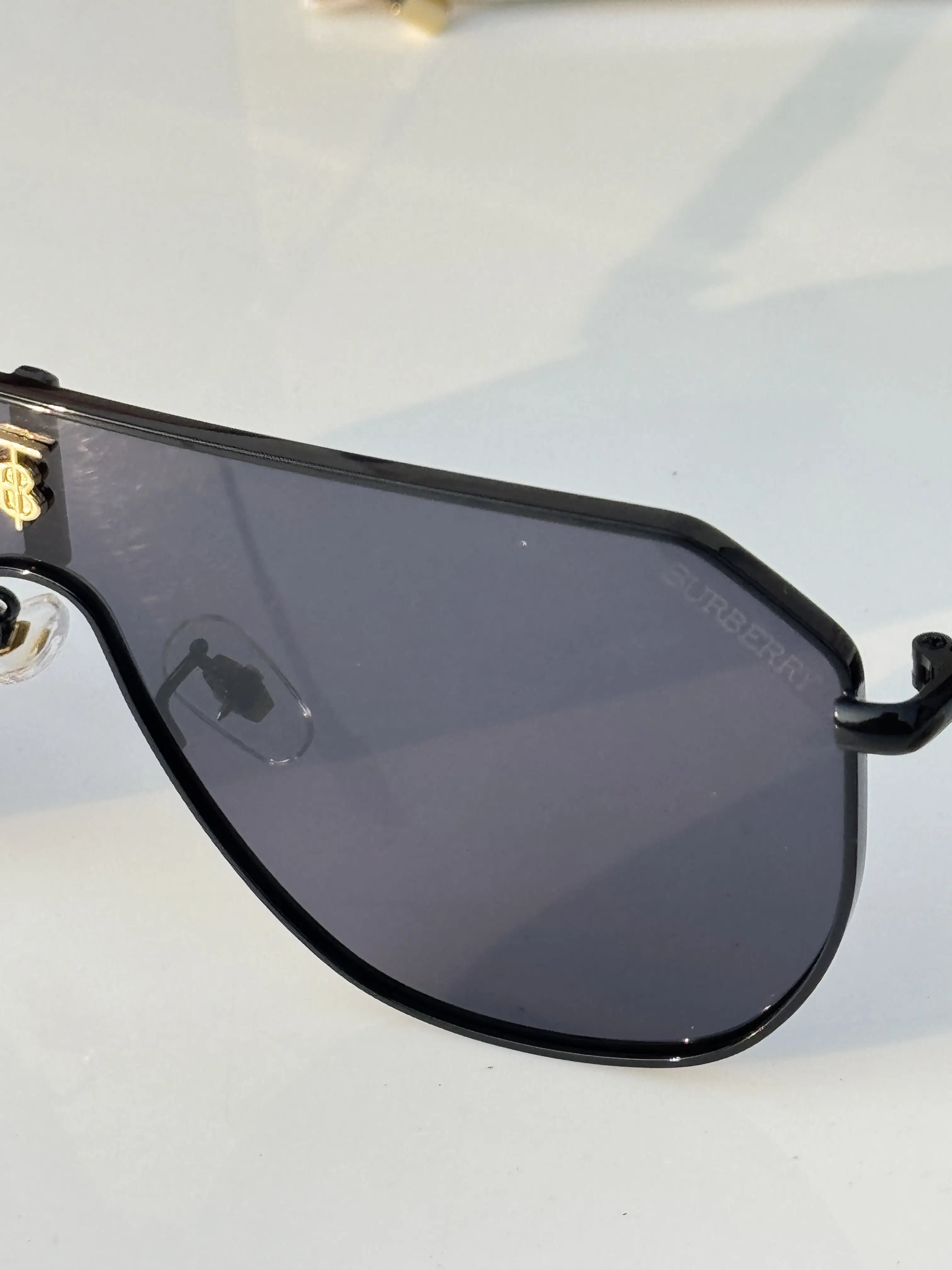 Burberry_23068_black Secondary image
