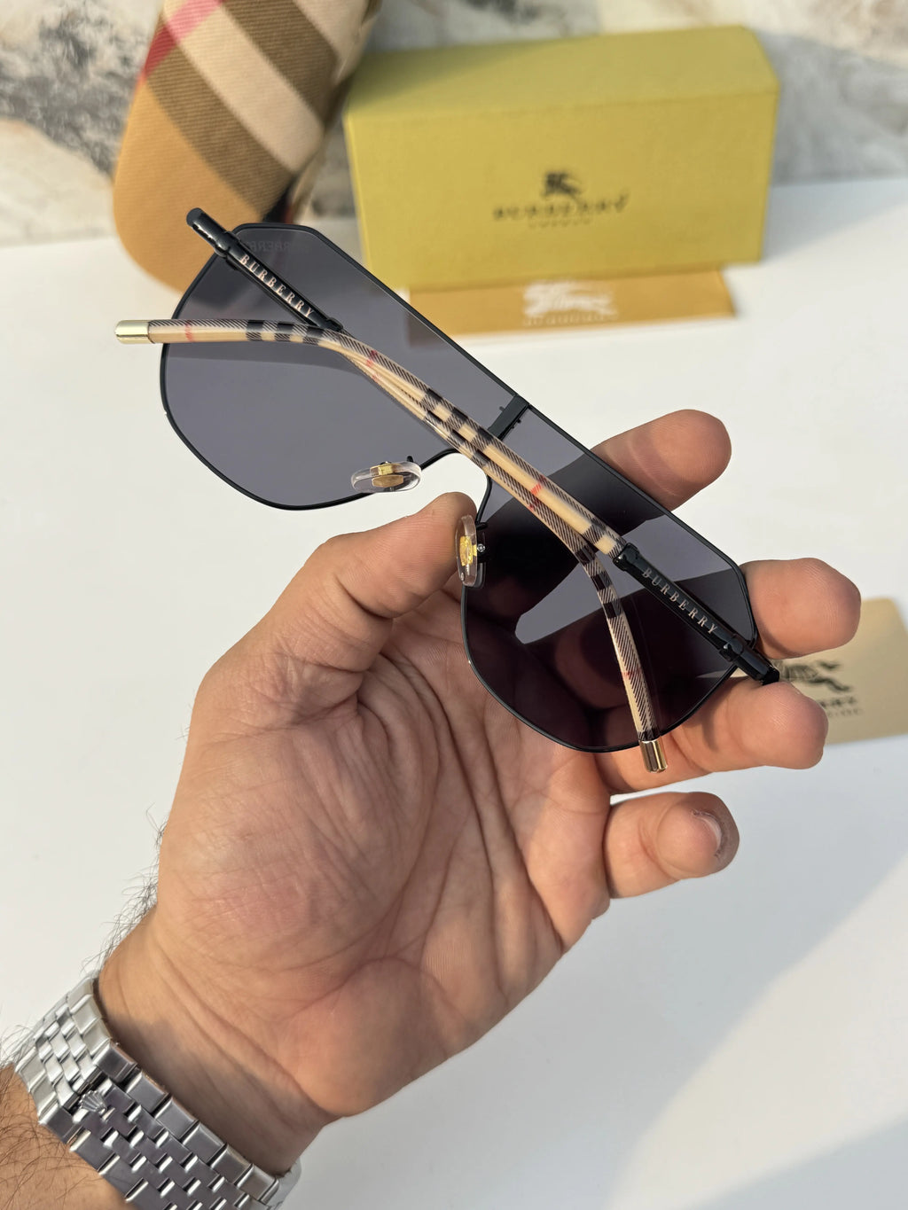 Burberry_23068_black