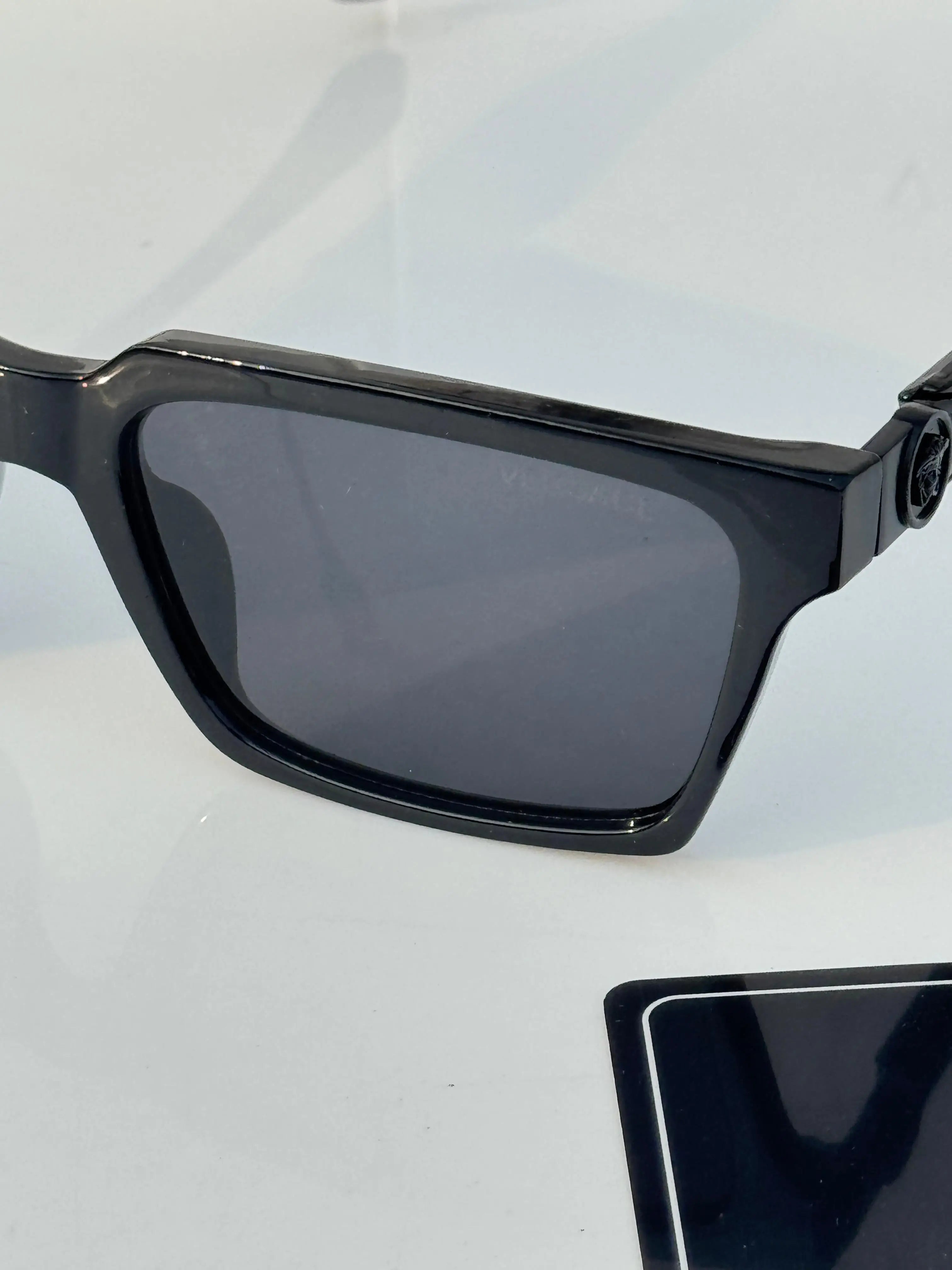 Copy Versace_270_glossy_black Secondary image