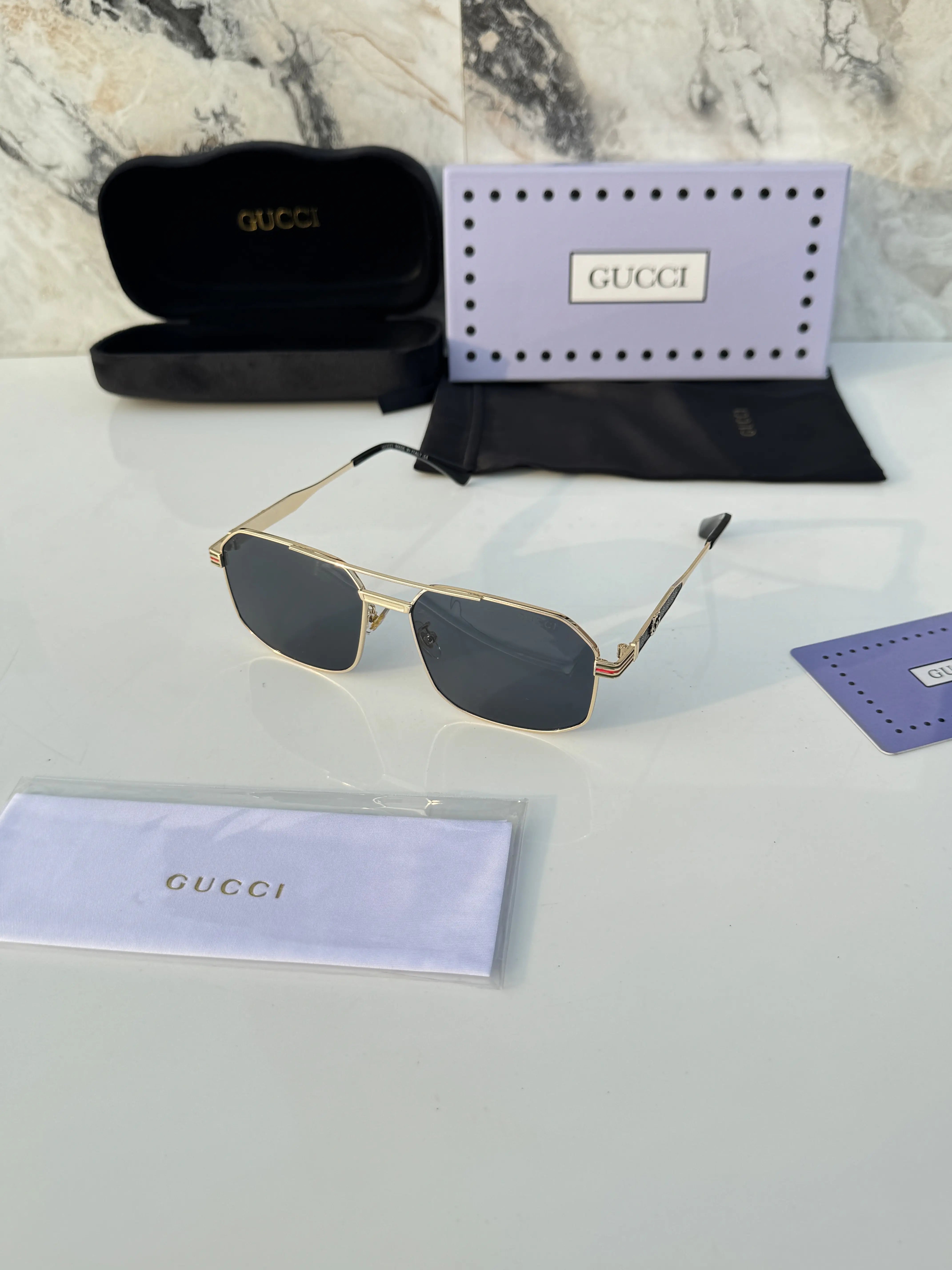 Gucci_9028_gold_black Main image