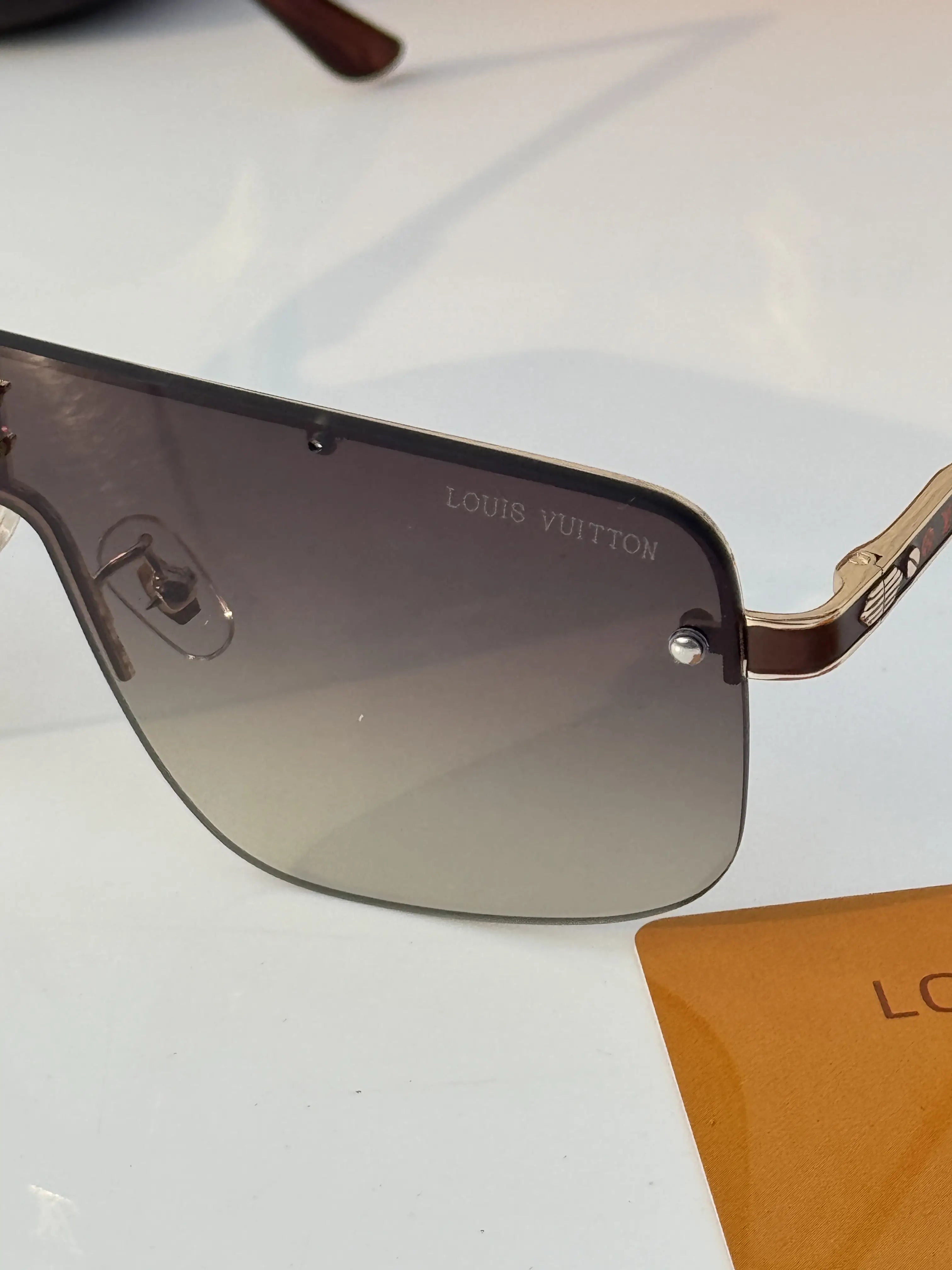 Louis_vuitton_33015_gold_brown Secondary image