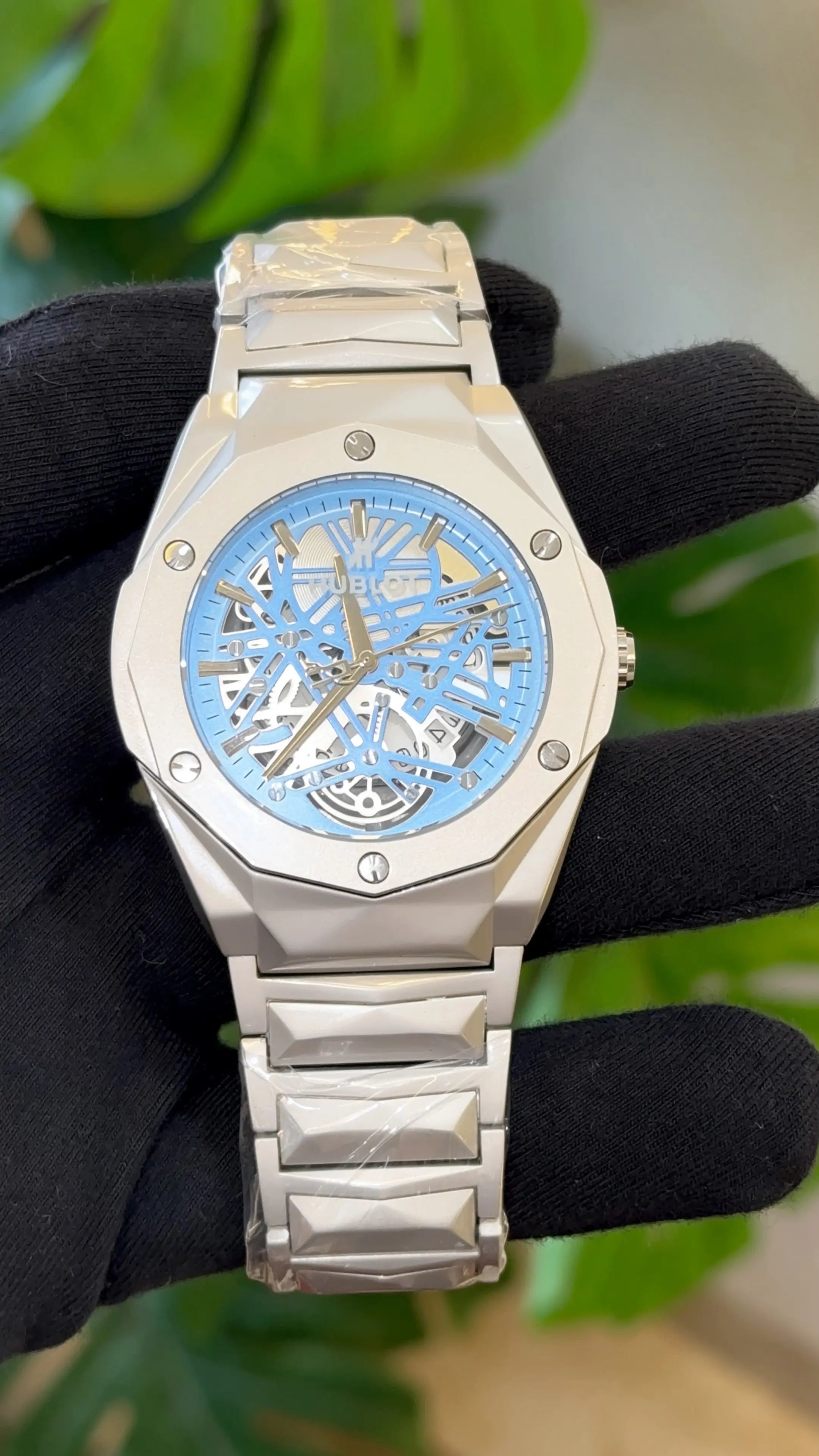 HUBLOT Tourbillon diamond cut chain Secondary image