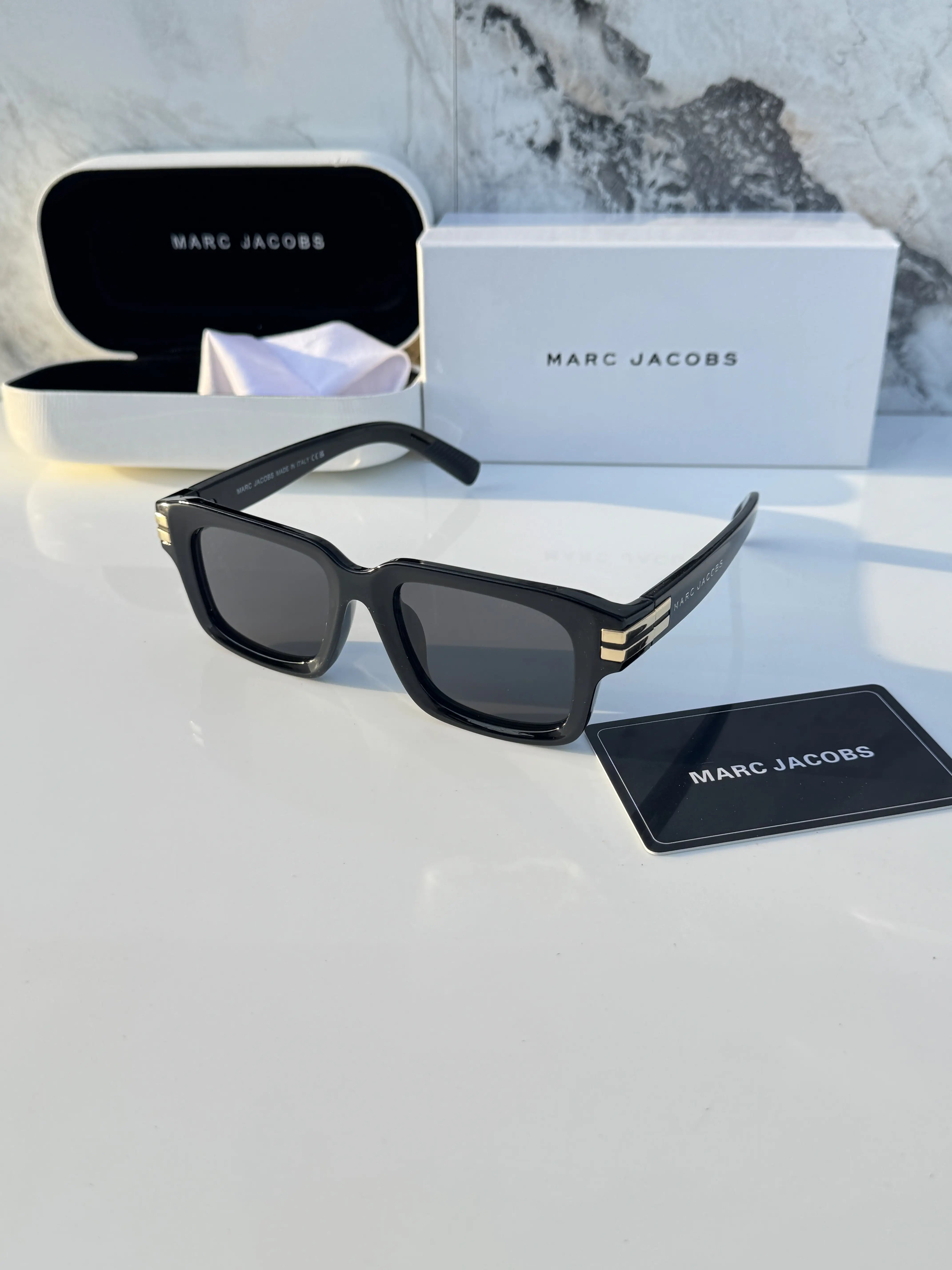 Marc_jacobs_1020_black_gold Main image