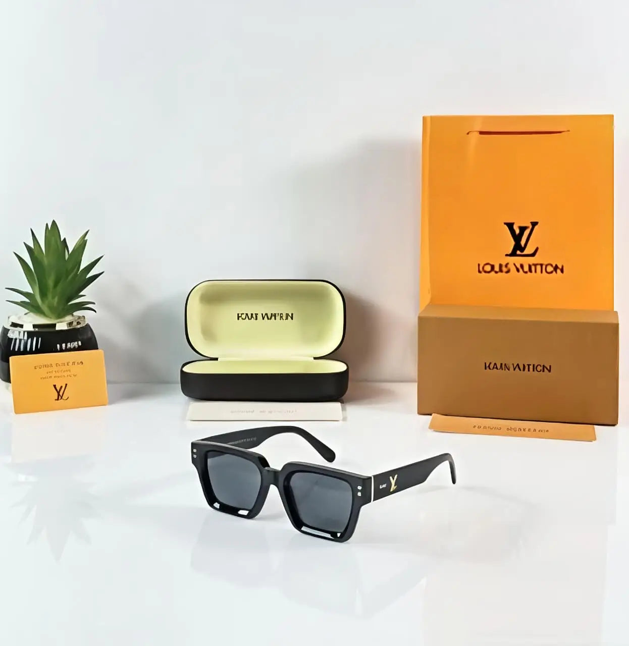 Louis Vuitton Glossy Black Main image