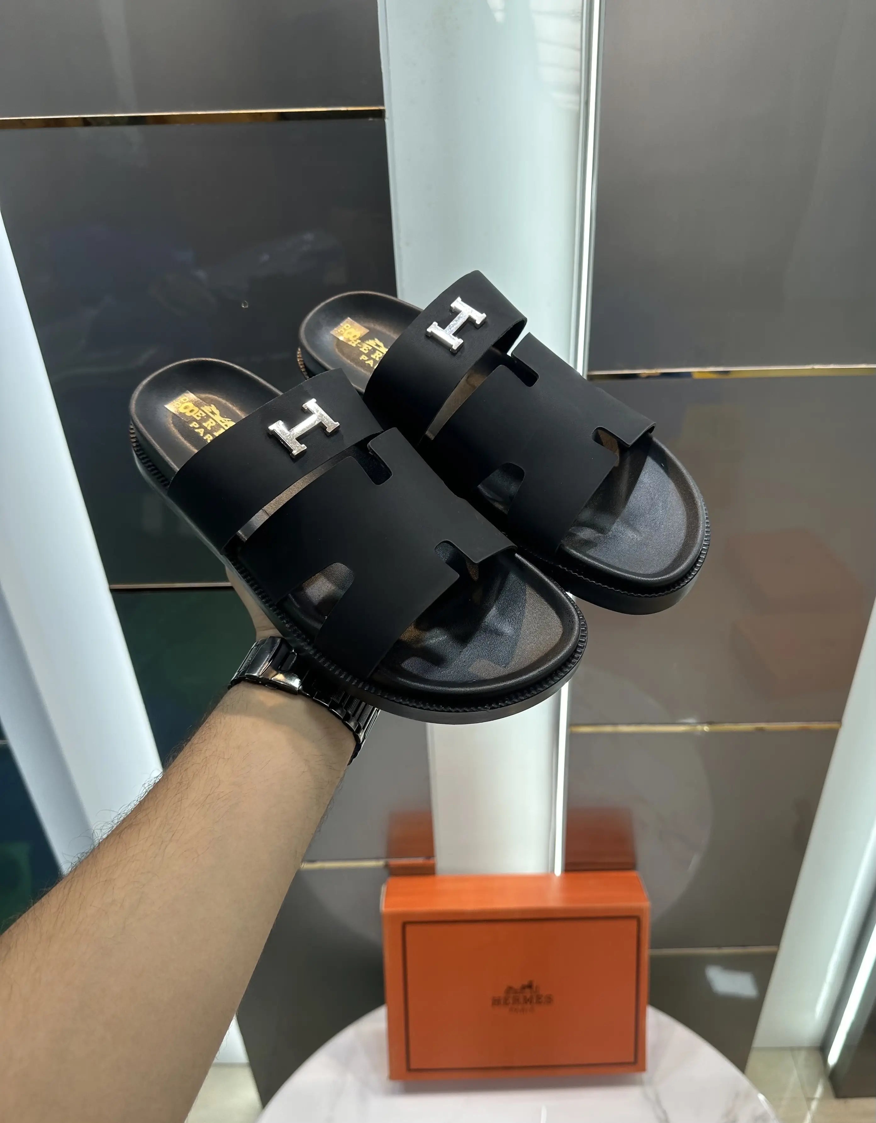 Herms Chypre Premium Black Slides