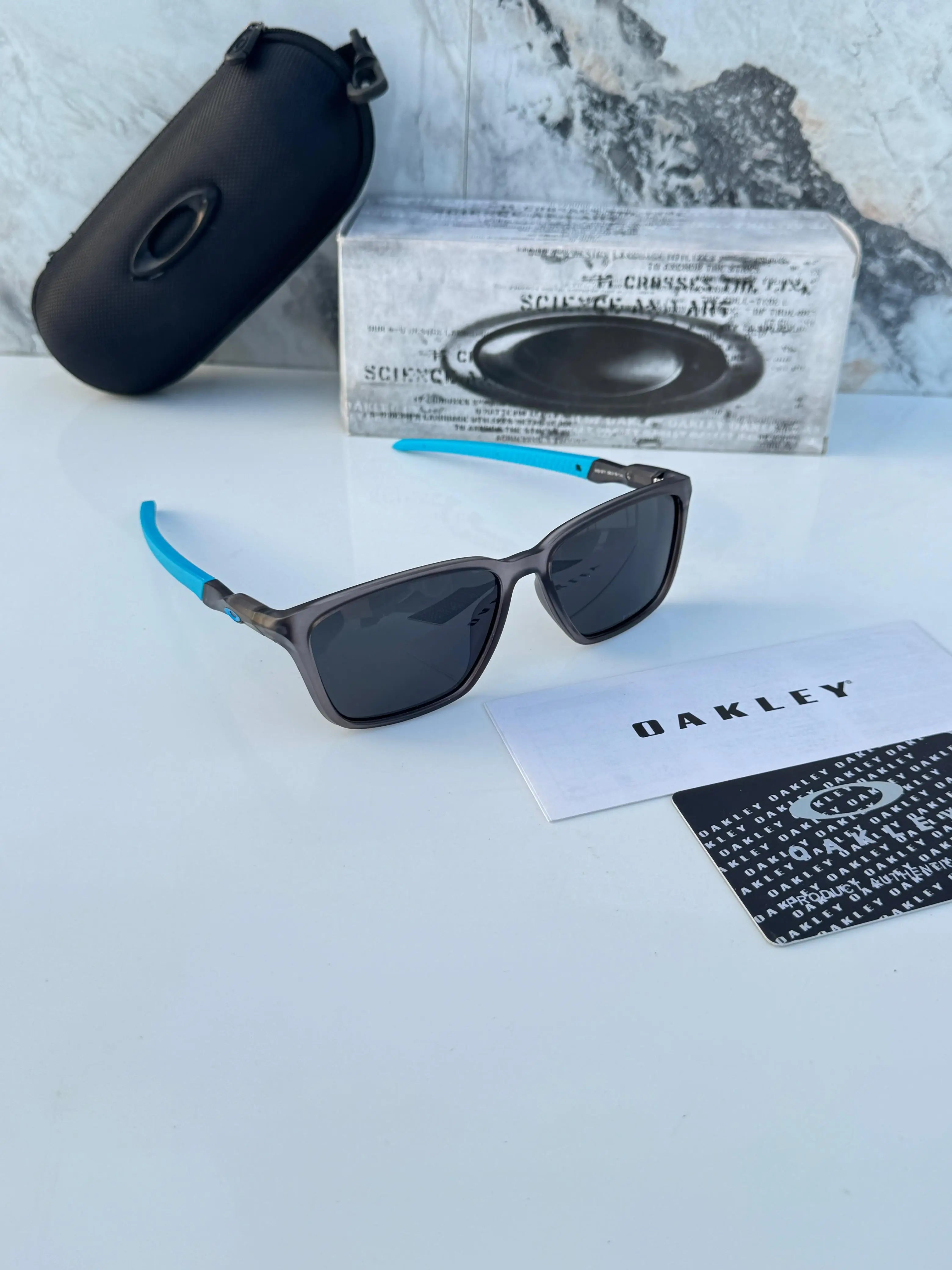 Oakley_1971_grey Main image