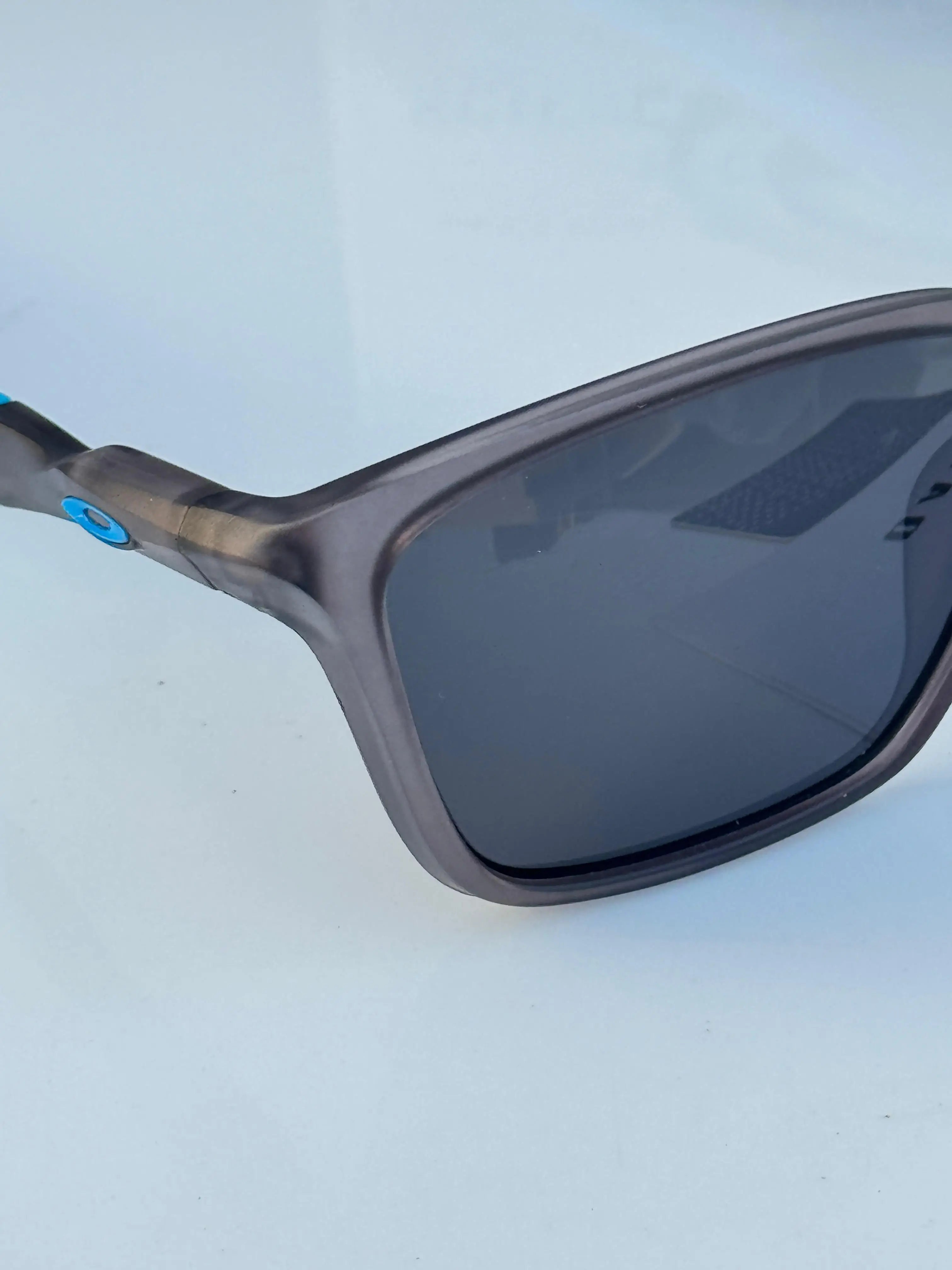 Oakley_1971_grey Secondary image
