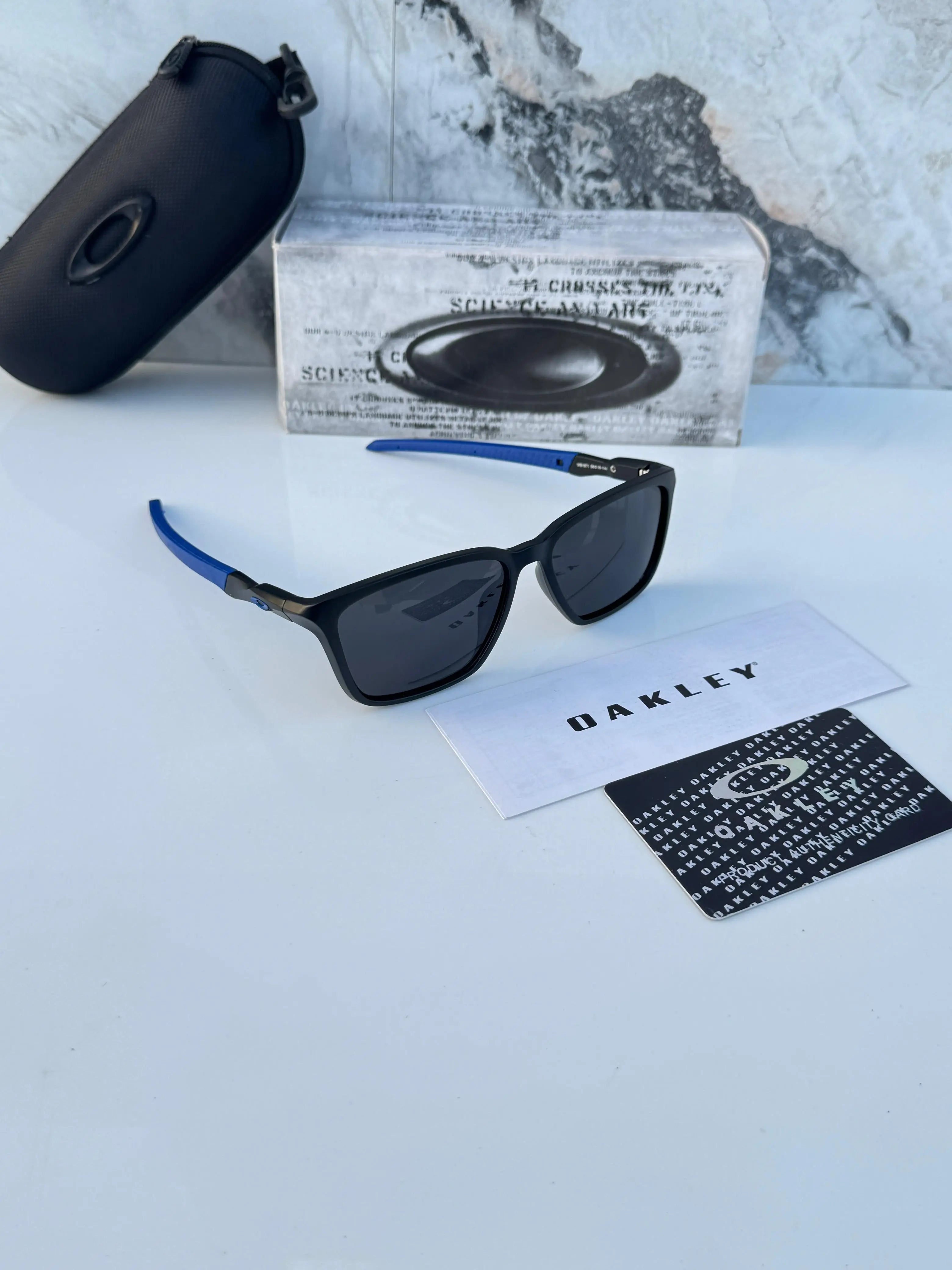 Oakley_1971_black_blue