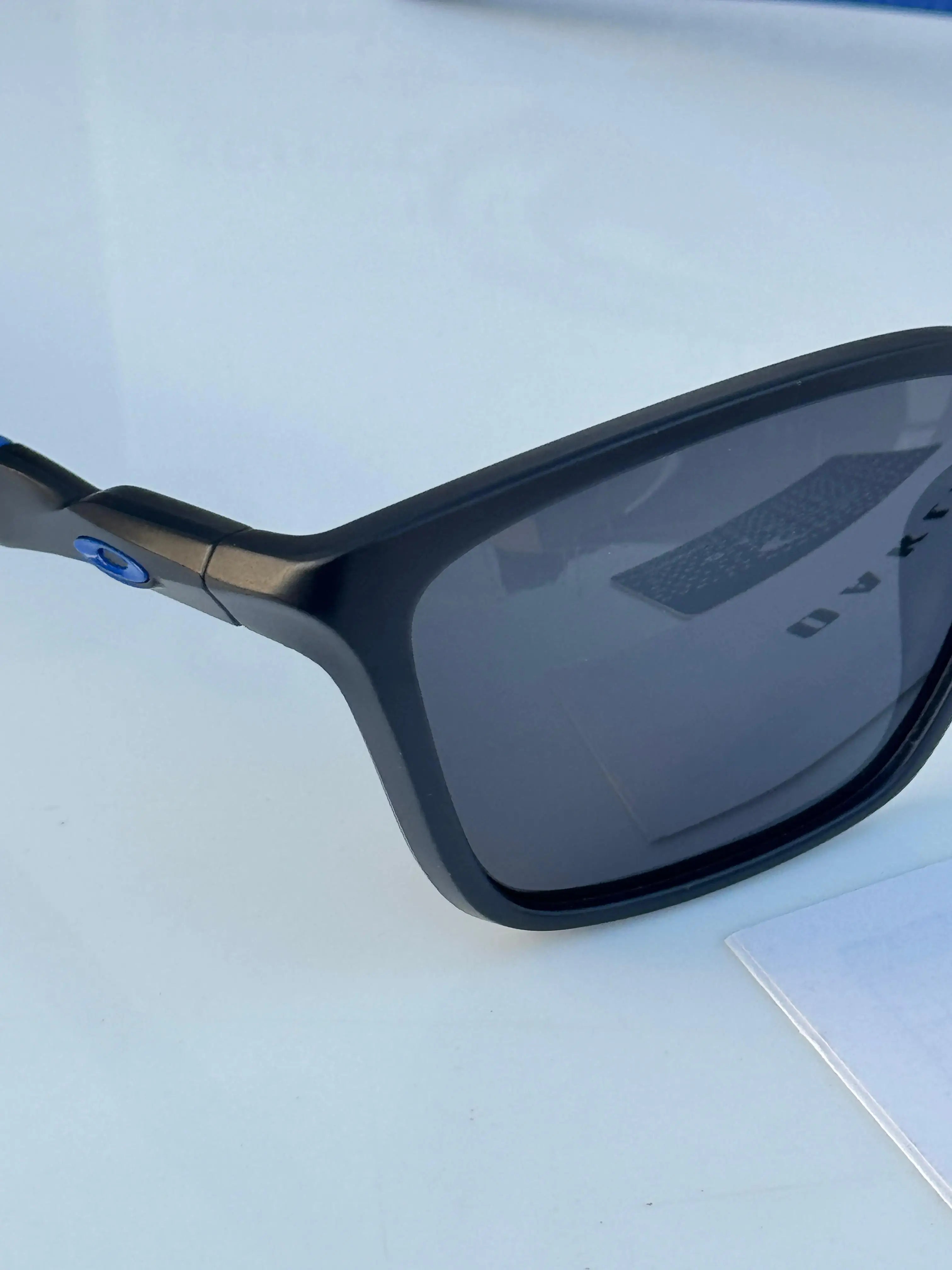 Oakley_1971_black_blue