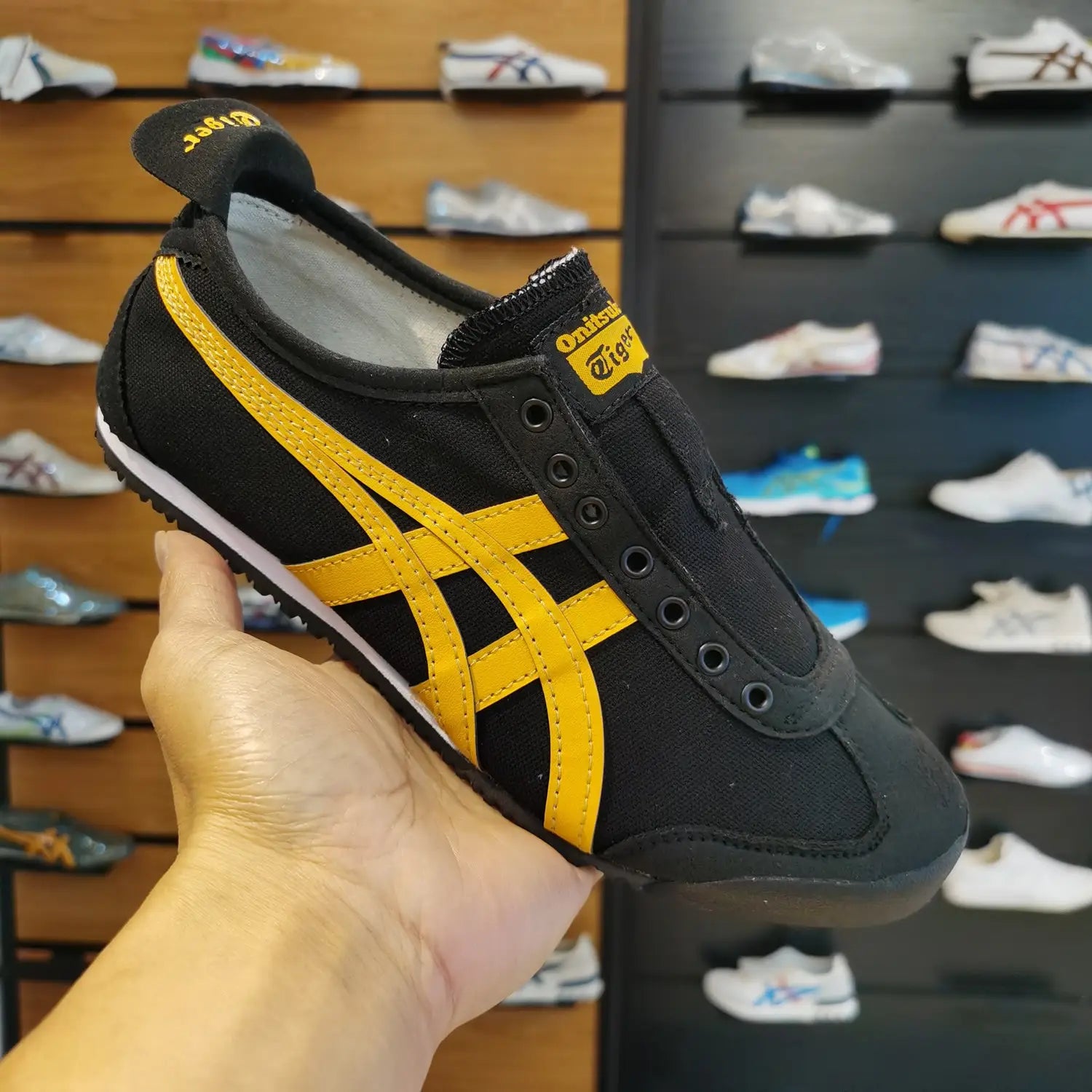 Onitsuk_a Tiger Mexico 66 Slip On Black Yellow Sneakers For Girls D-2015