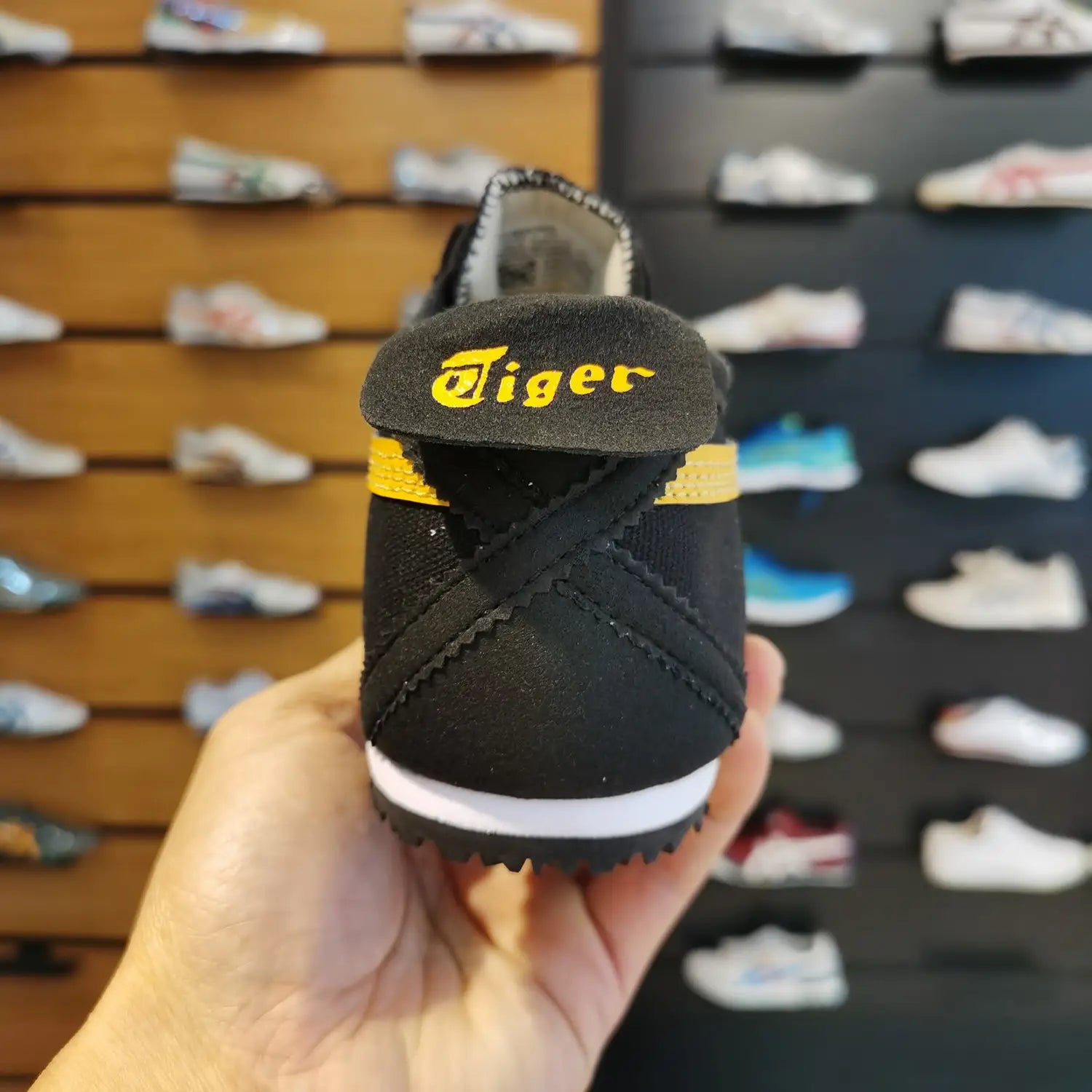Onitsuk_a Tiger Mexico 66 Slip On Black Yellow Sneakers For Girls D-2015