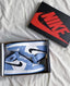 Nik e Air Jordan Retro 1 High Unive