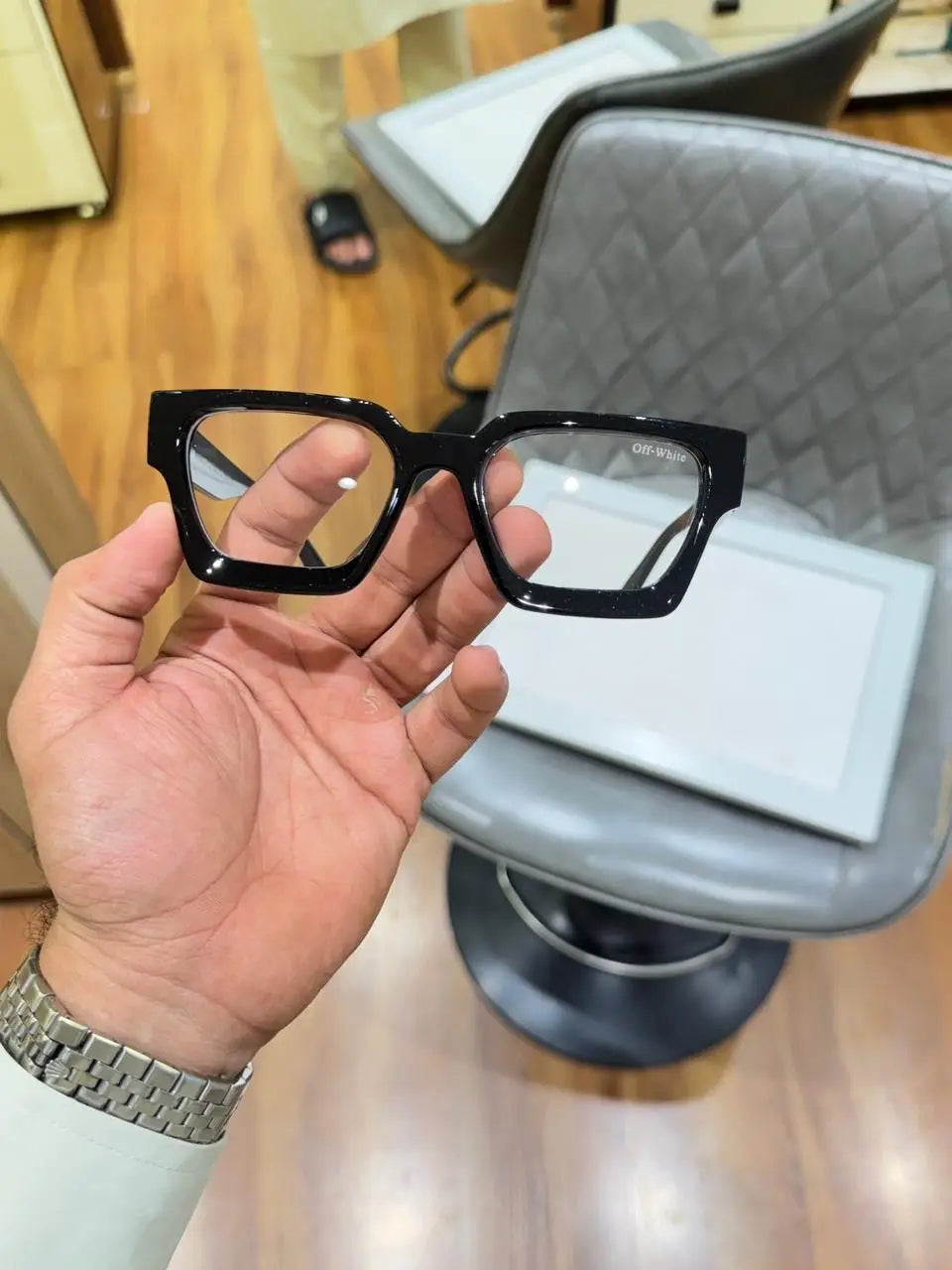 off white plano Main image