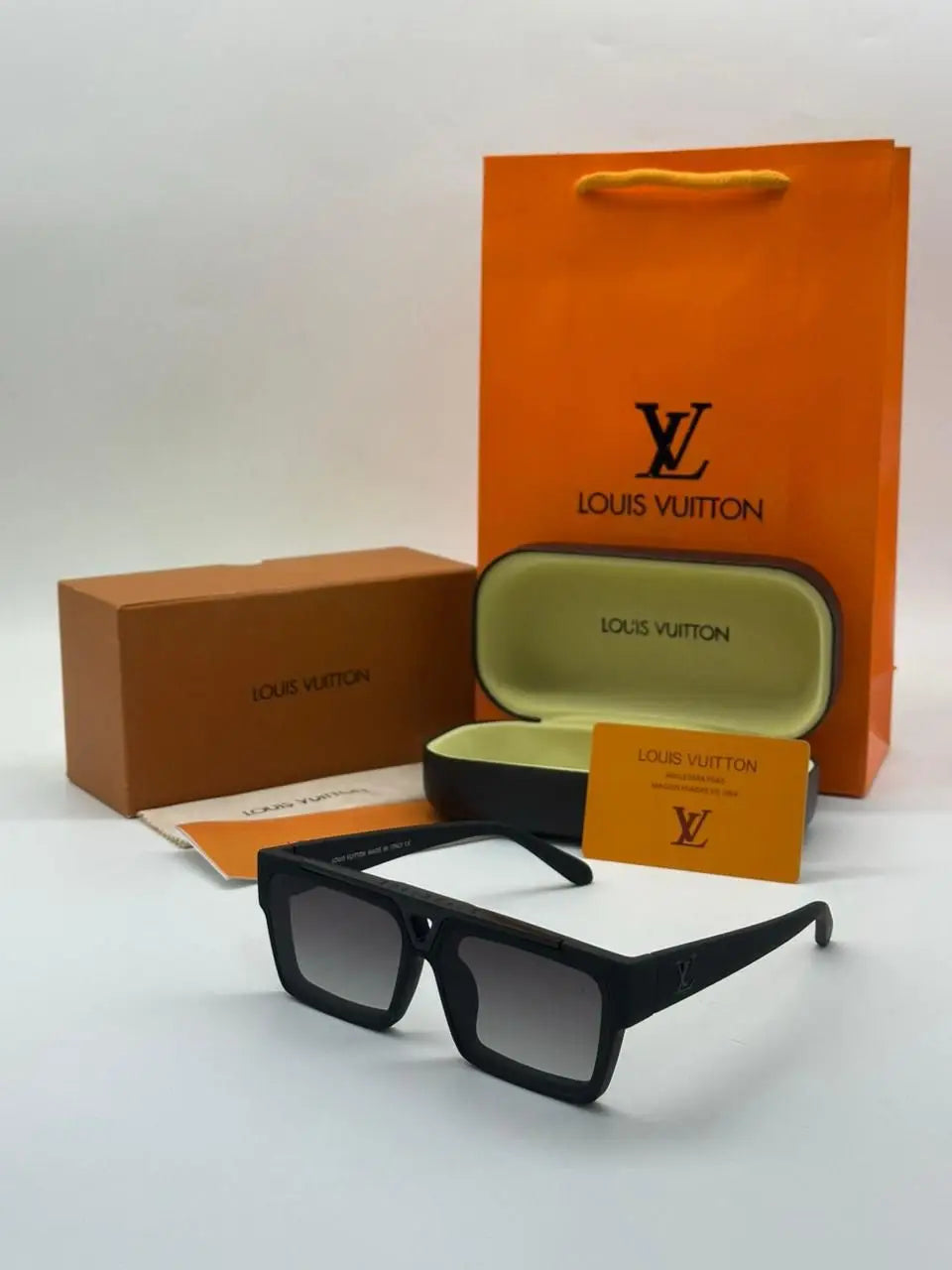 Louis Vuitton 1984 all black