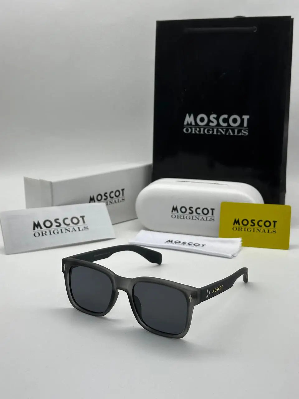 Moscot 130 crystal grey