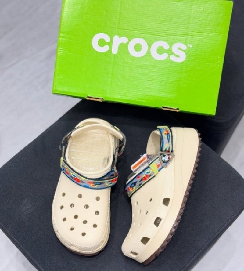 CROCSS CLASSIC HIKER CLOG CREAM