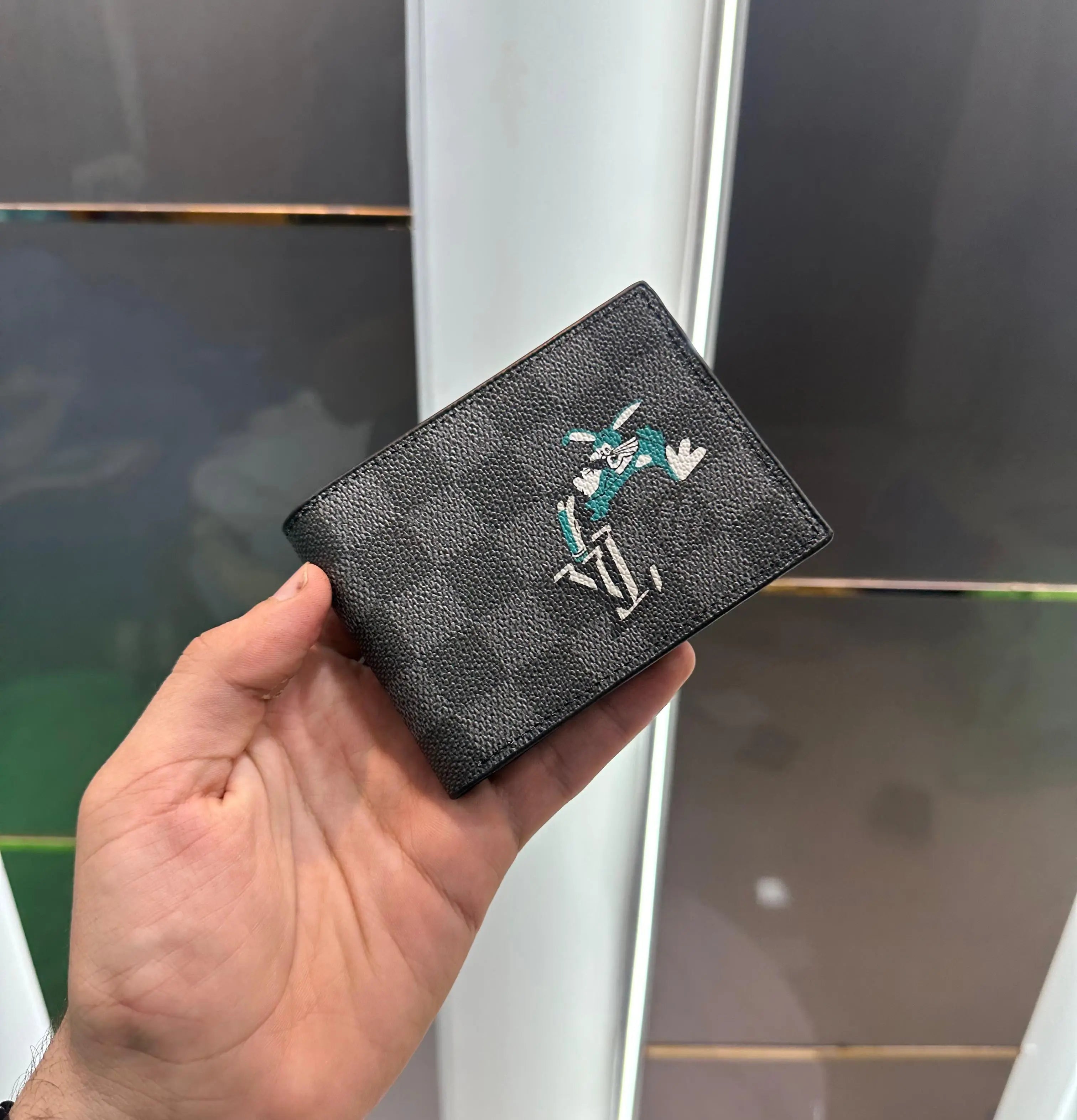 Louis Vuitto n Grey Monogram Premium Wallet lv518