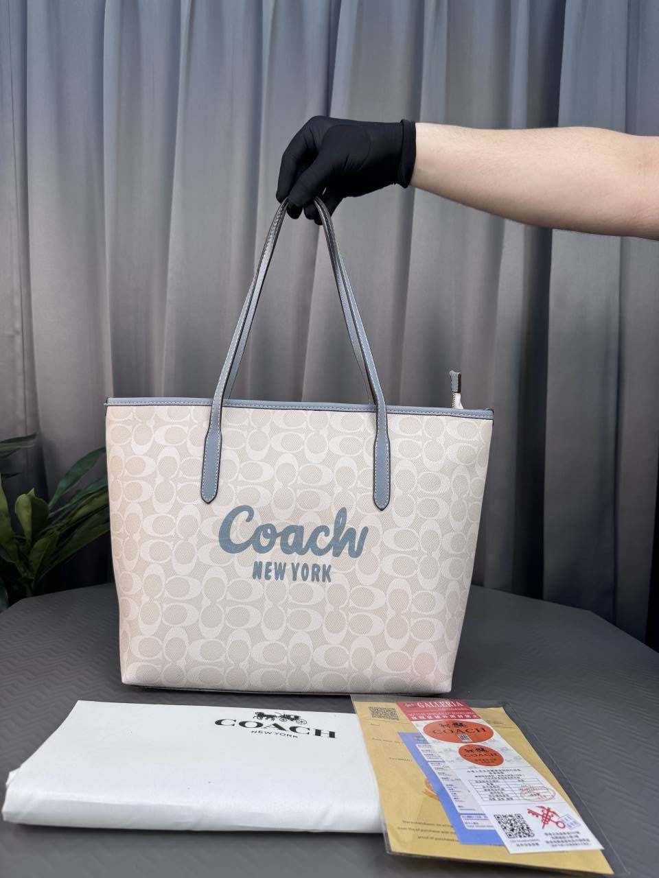 COAC_H CITY ZIP TOTE BAG HEAVY QUALITY WITH DUST BAG & BILL