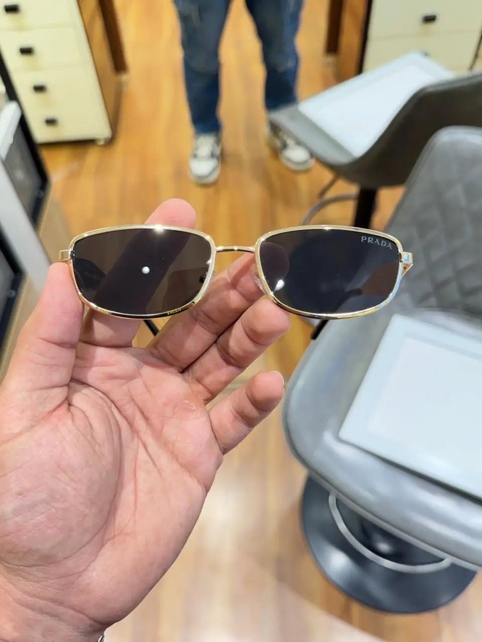 Prada_25072_gold_black