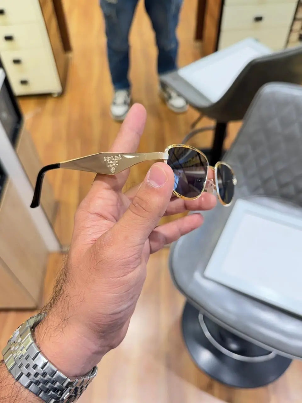 Prada_25072_gold_black