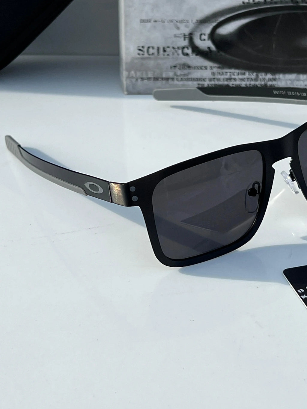 Oakley_1701_black