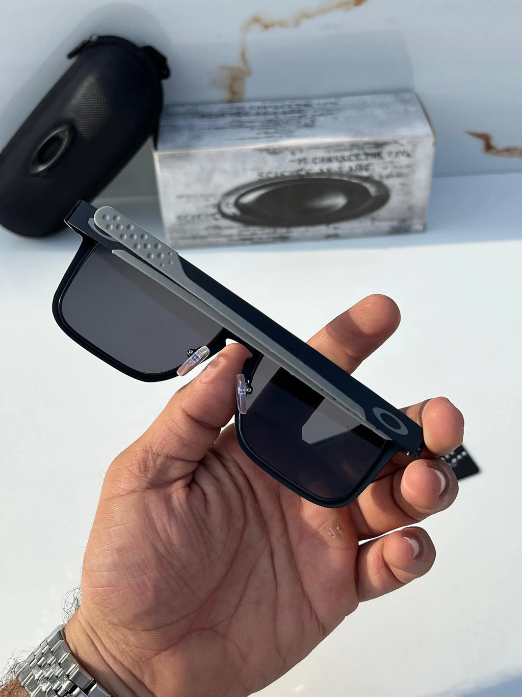 Oakley_1701_black