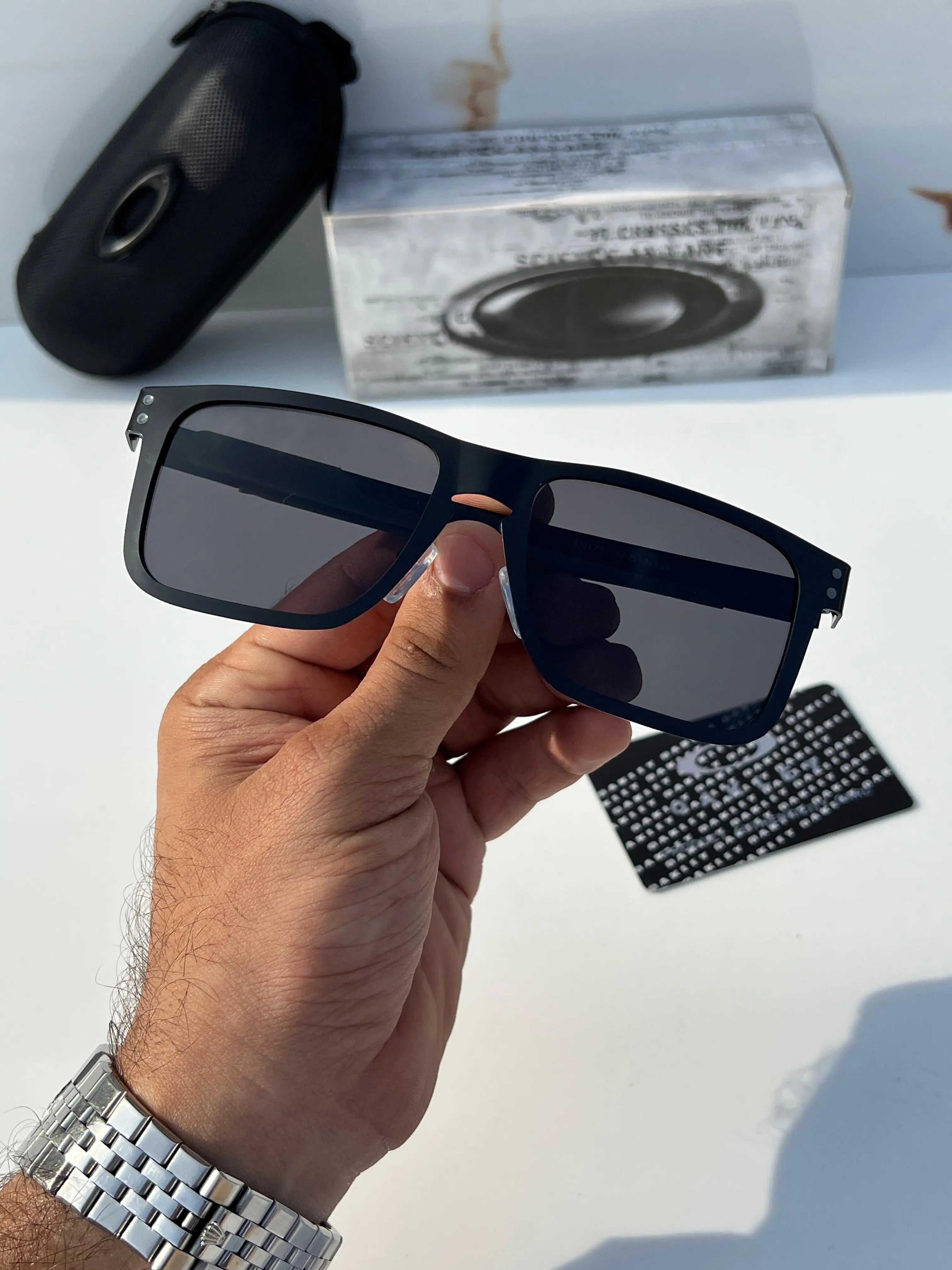 Oakley_1701_black