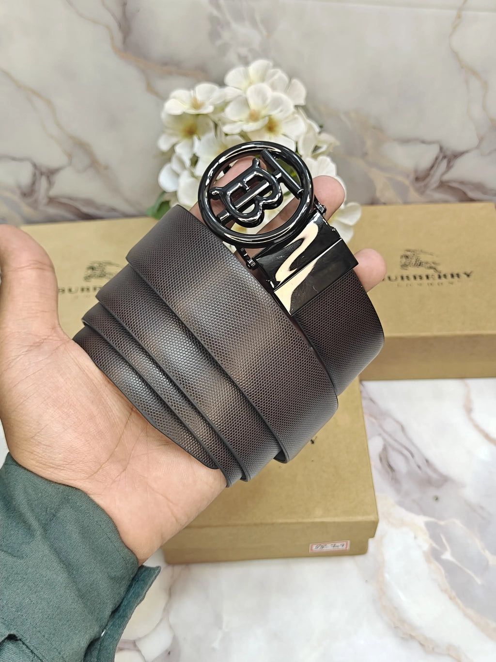 TB BURBERR Y PREMIUM QUALITY IMP REVERSIBLE BELT WITH OG BO·X BB-707