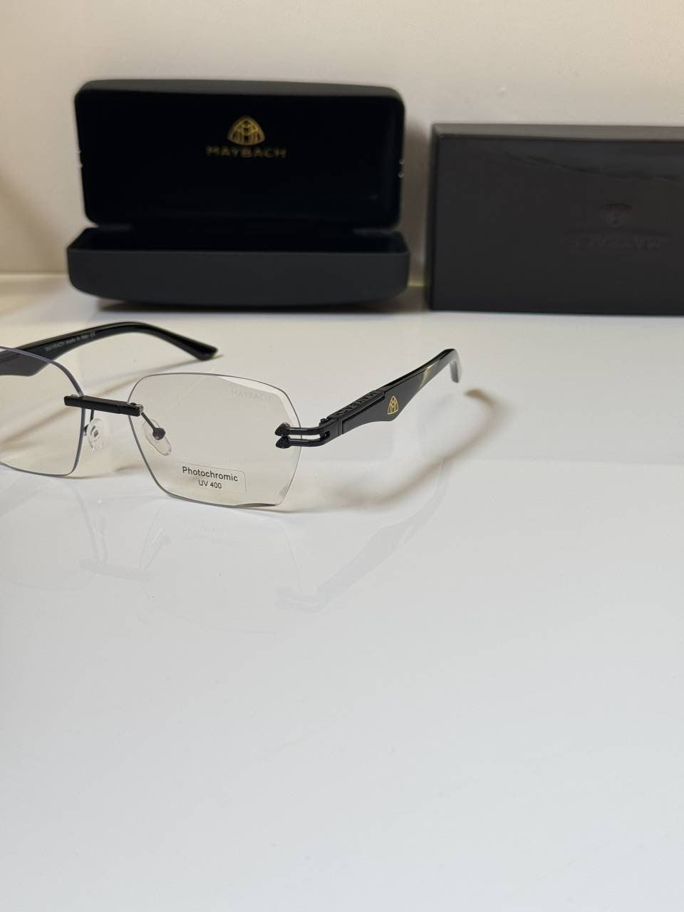 Maybach_30_Black_photochromic_lens