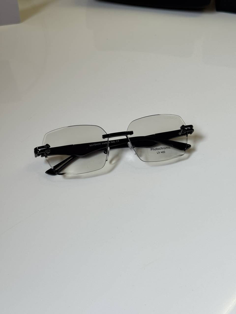 Maybach_30_Black_photochromic_lens
