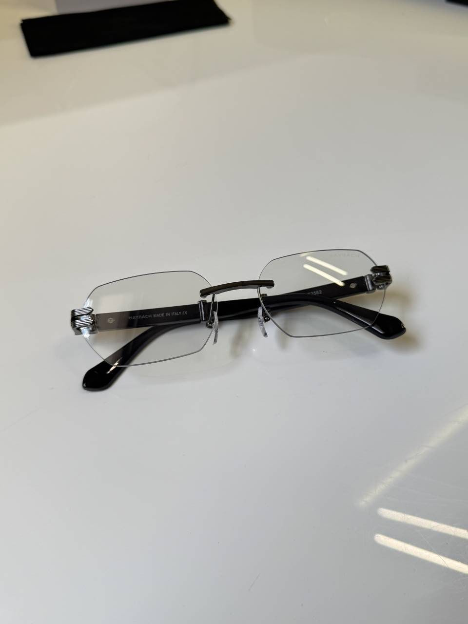 Maybach_2582_Silver_Black_Frame
