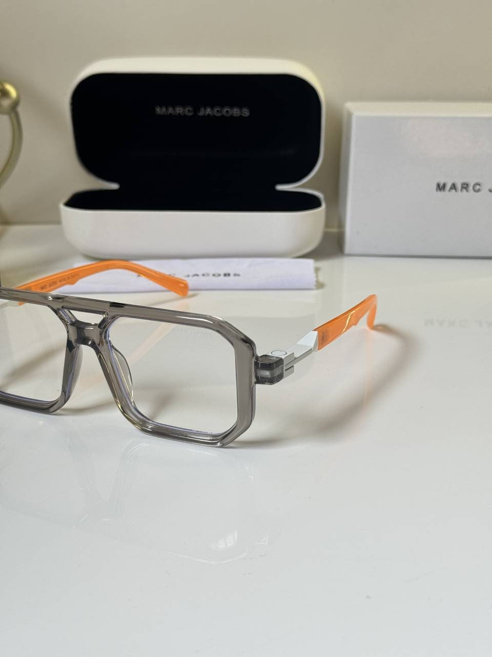 Marc_Jacobs_6125_Grey_Orange Secondary image