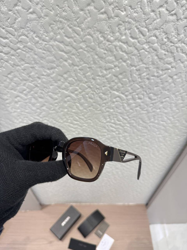 Pradda_2336_brown
