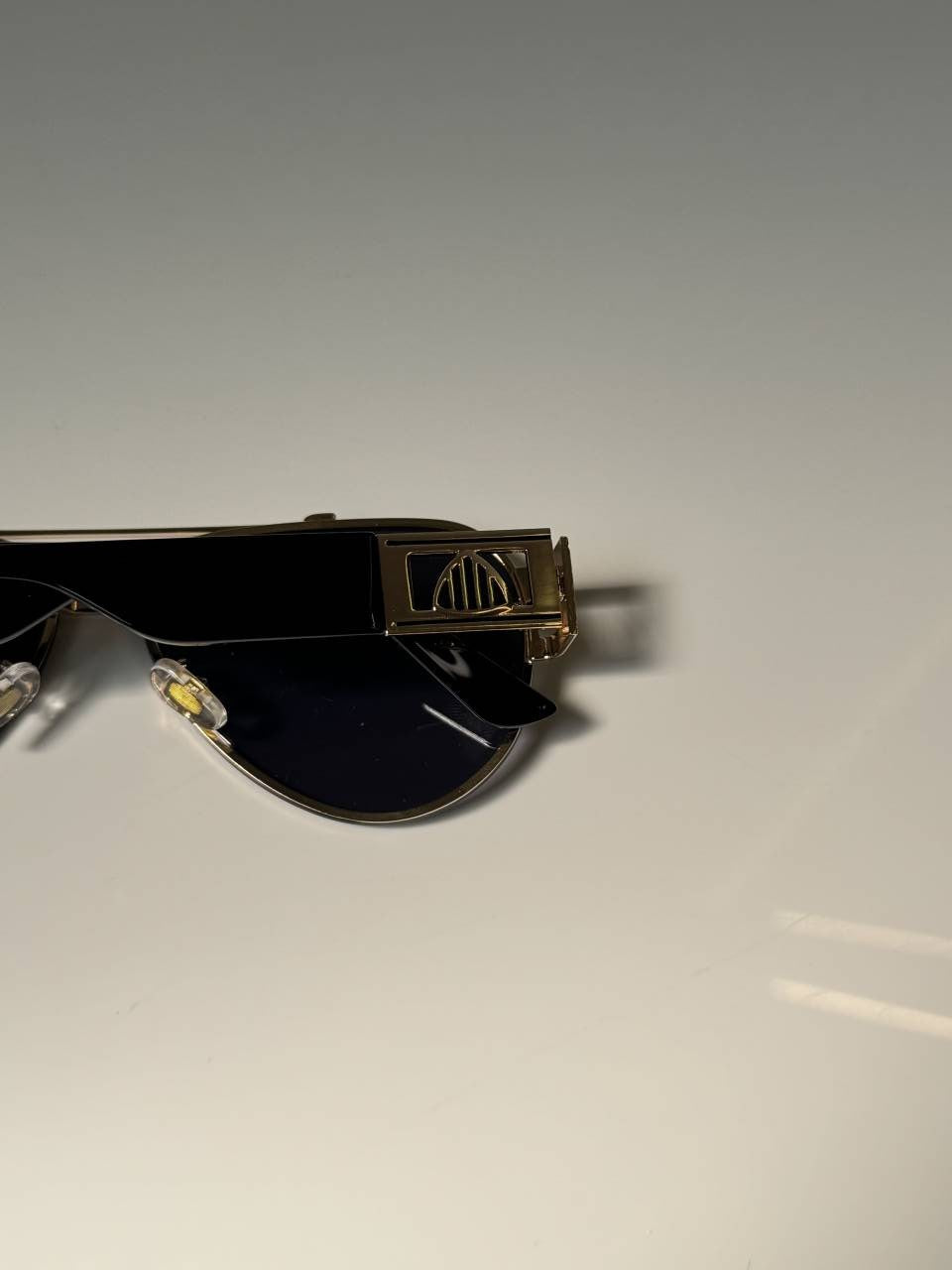 Maybach_23335_Gold_Black