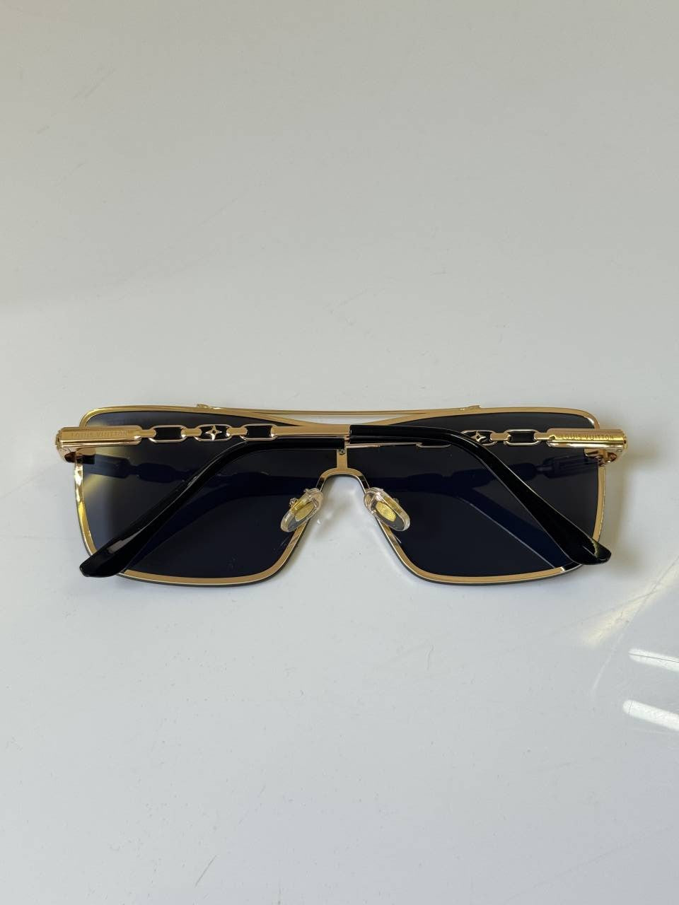 Louis_Vuitton_24123_Gold_Black