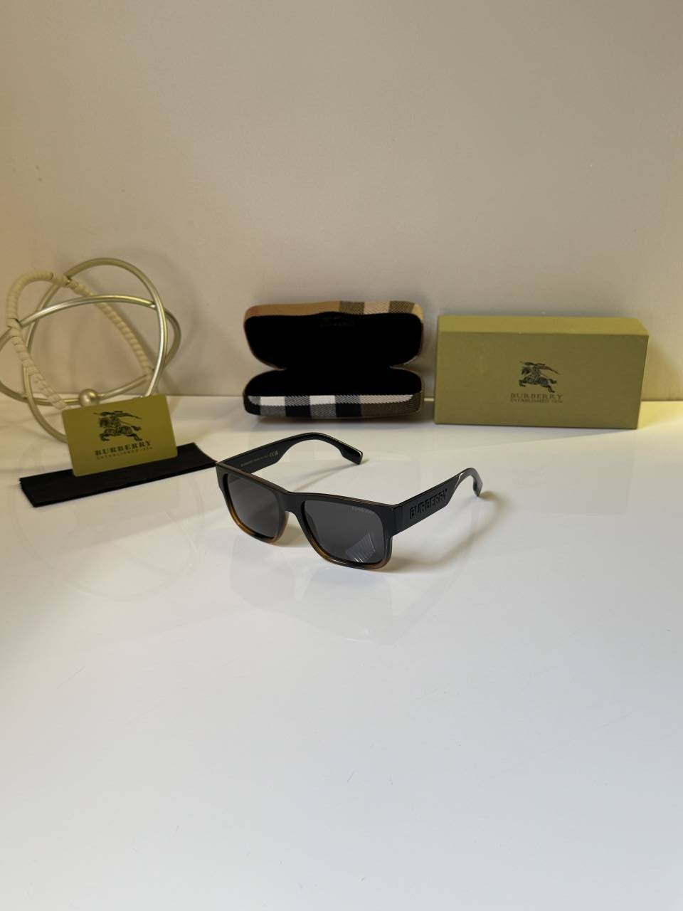 Burberry_69019_Black_Brown_tone
