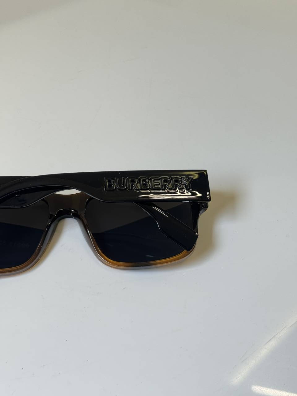 Burberry_69019_Black_Brown_tone