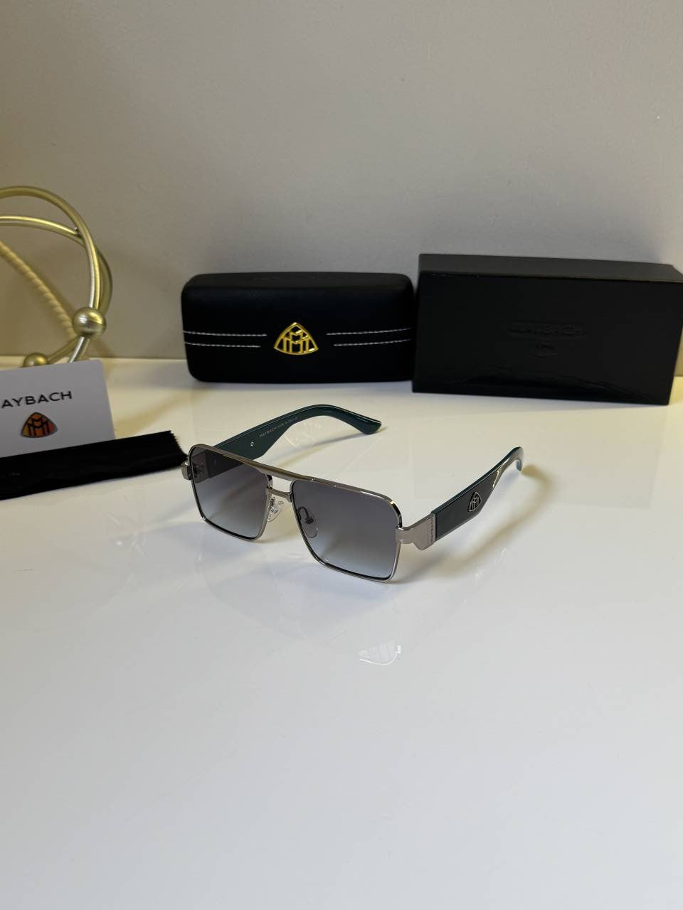 Maybach_609_Silver_Green