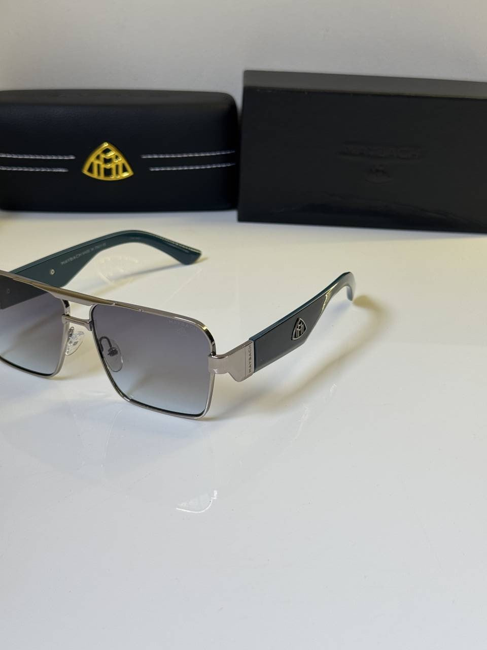 Maybach_609_Silver_Green