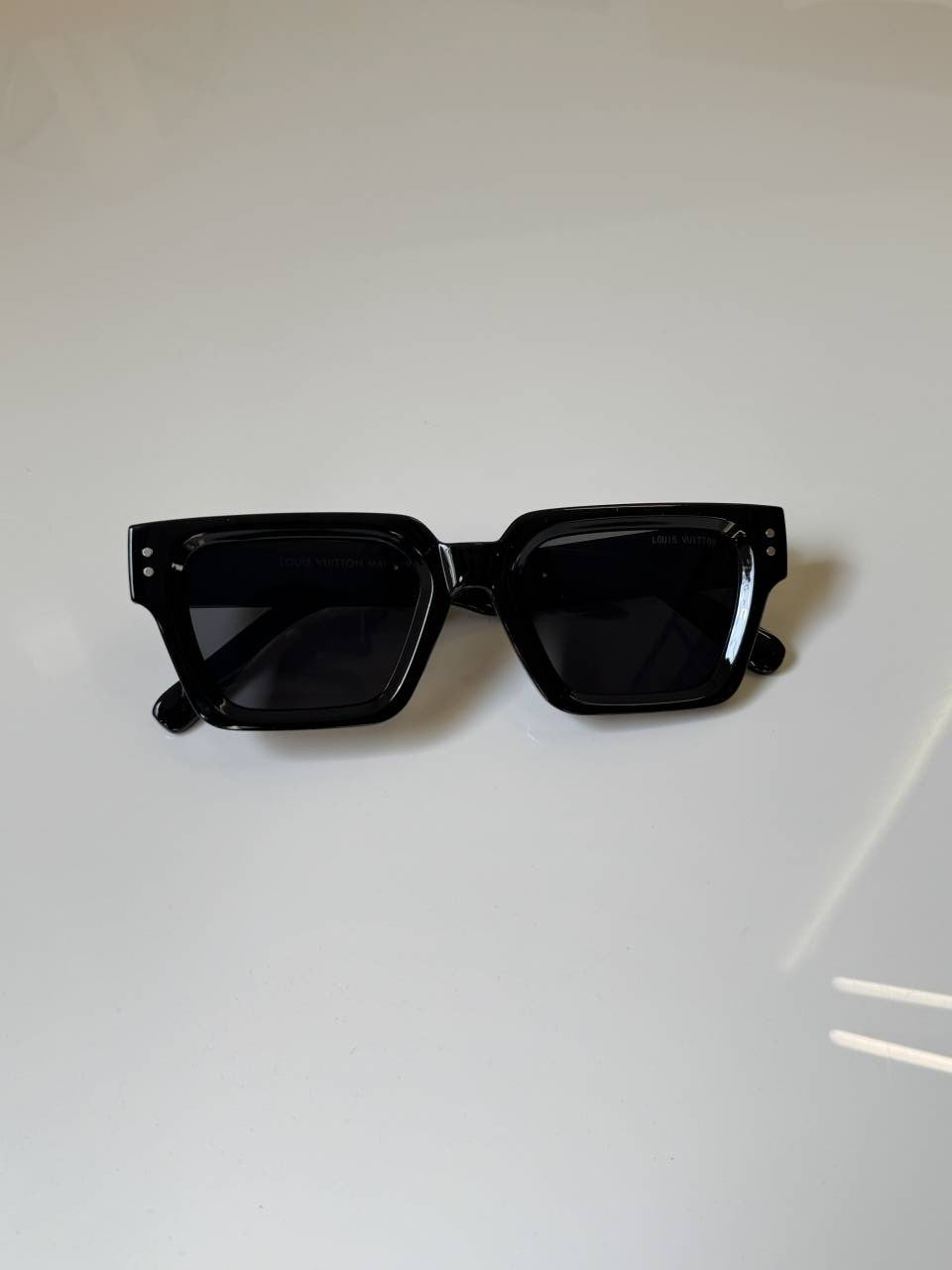 Louis_Vuitton_3311_Glossy_Black
