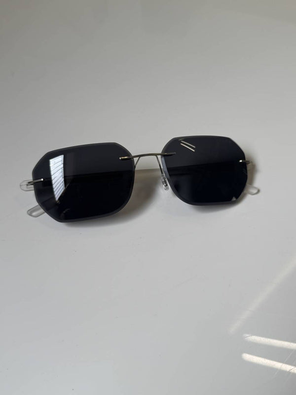 Prada_8689_Ice_Black