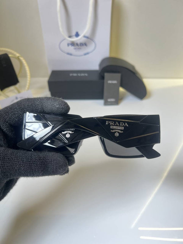 Pradda_6105_glossy_black