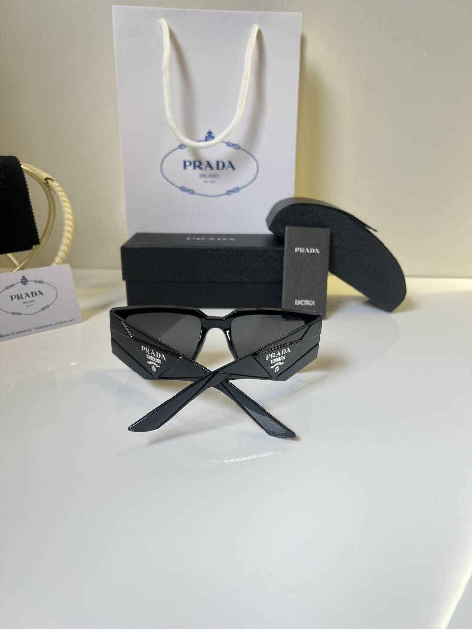 Pradda_6105_glossy_black