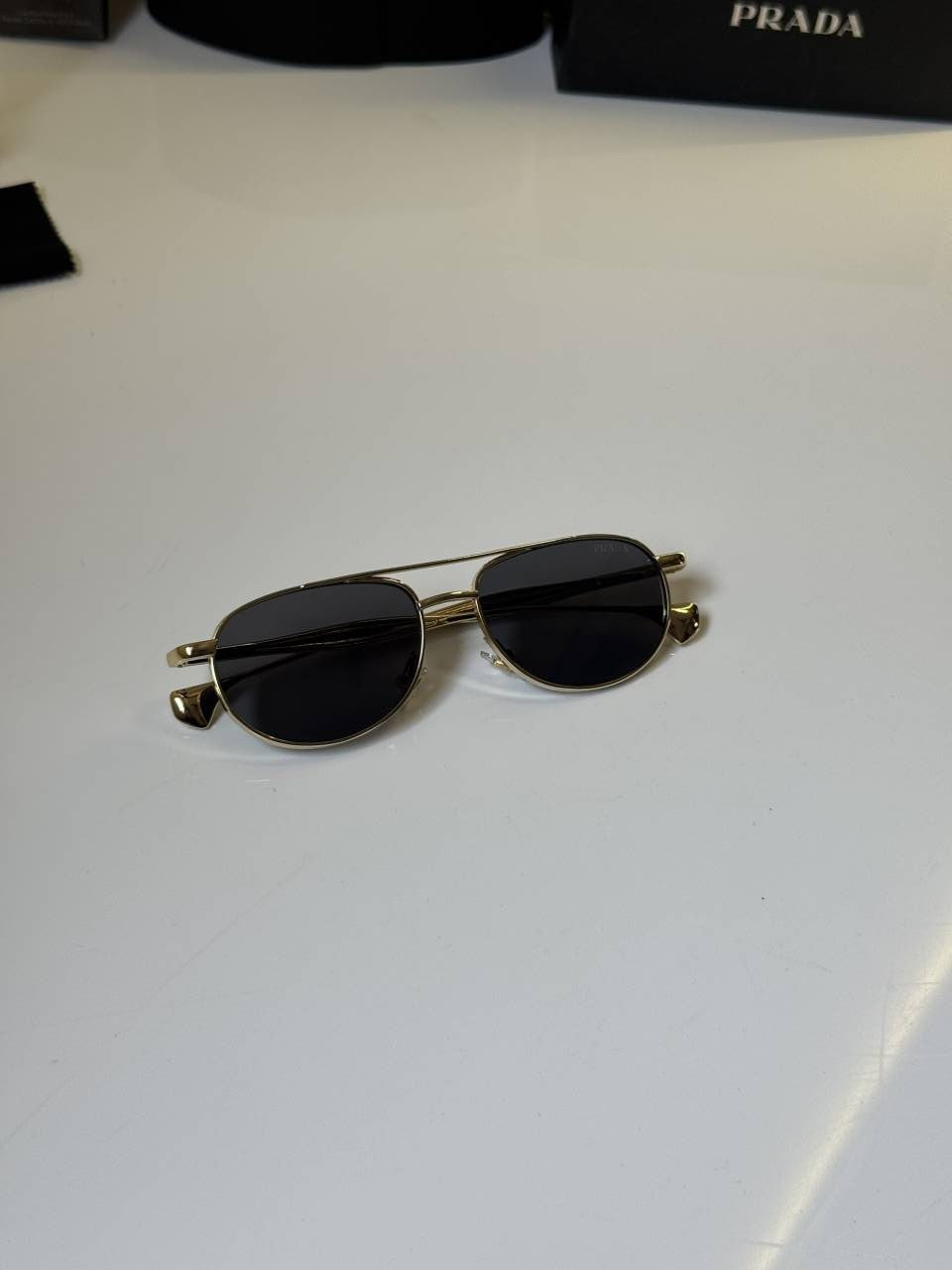 Prada_88925_Gold_Black