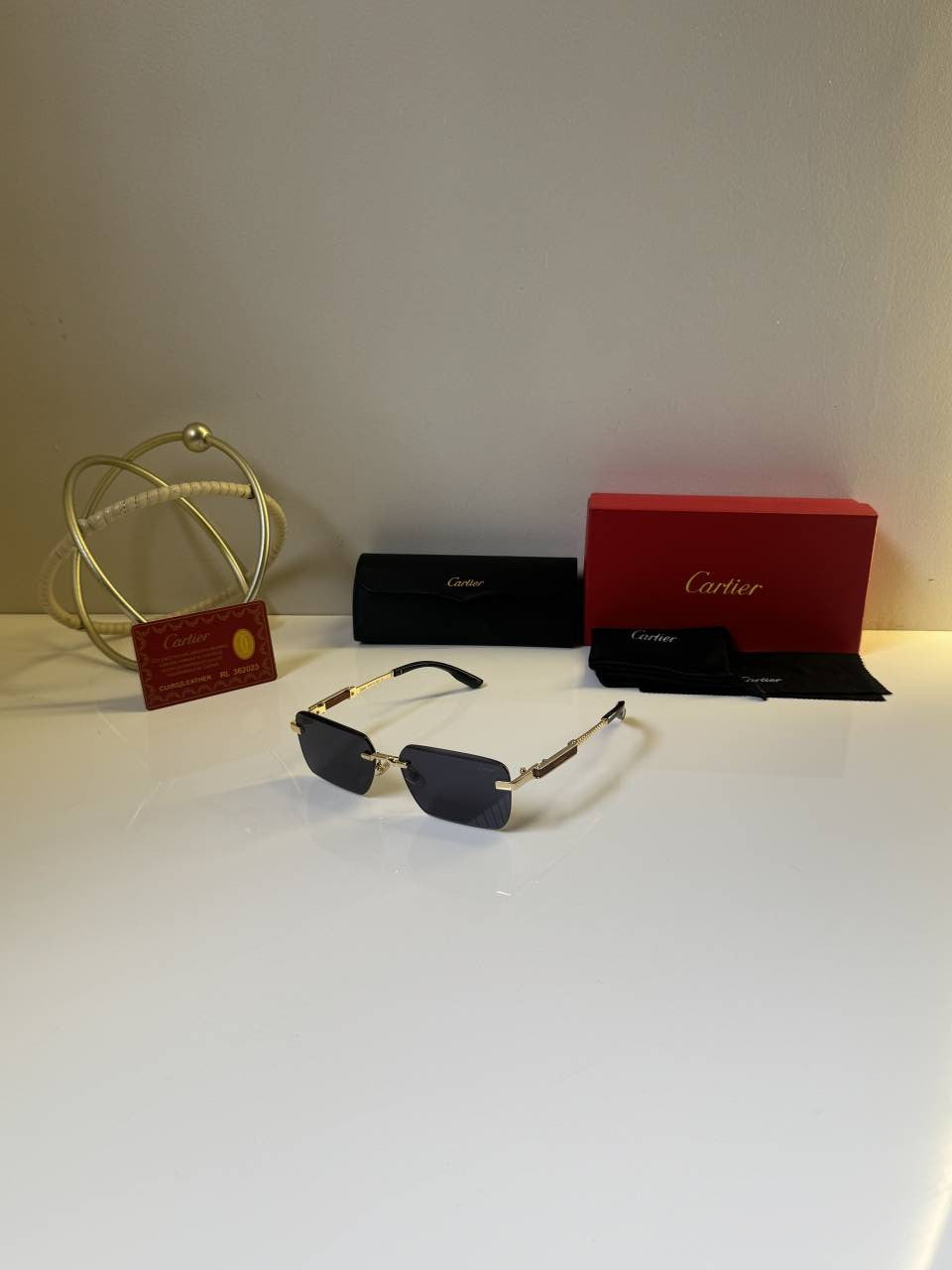 Cartier_017_Gold_Black