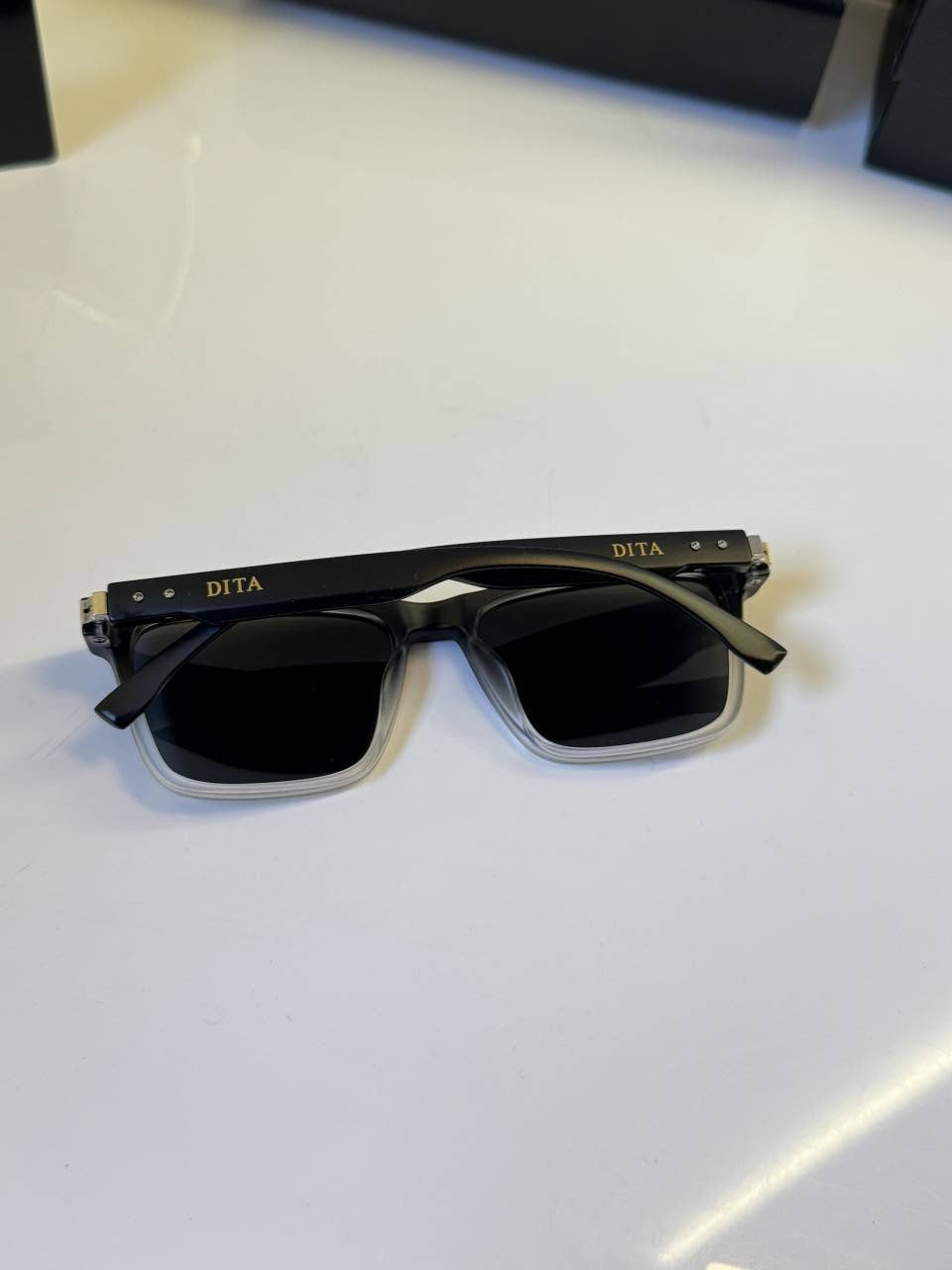 Dita_8968_black