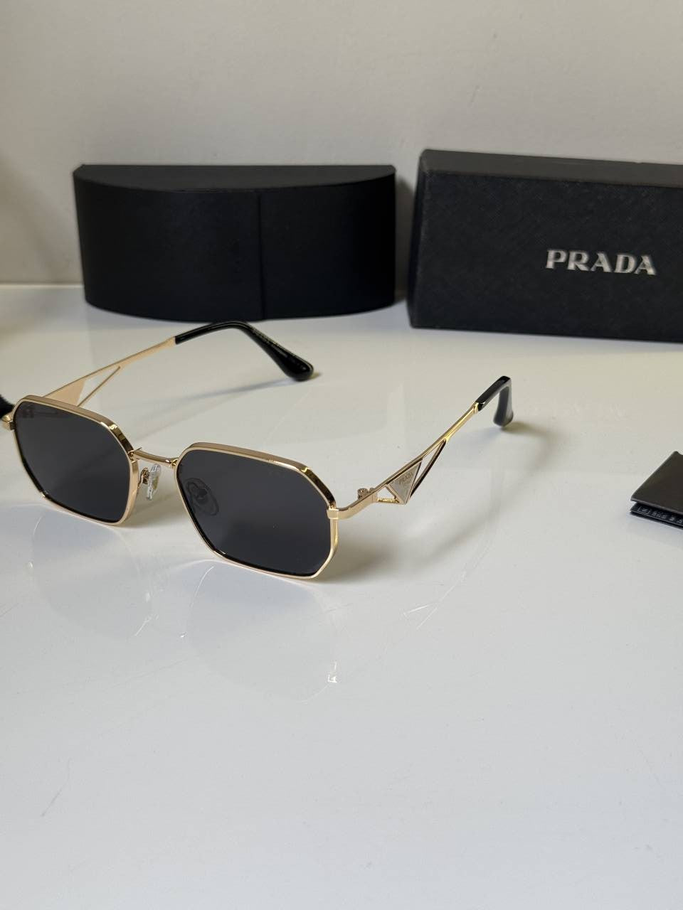 Prada_425_Gold_Black
