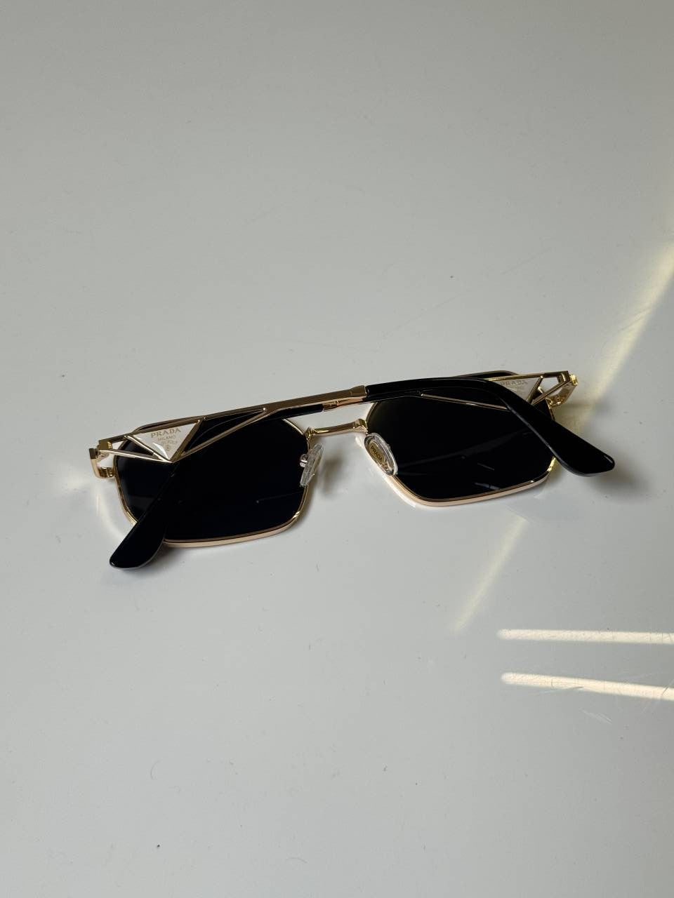 Prada_425_Gold_Black