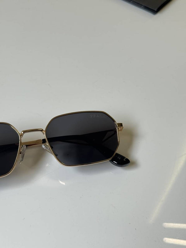 Prada_425_Gold_Black